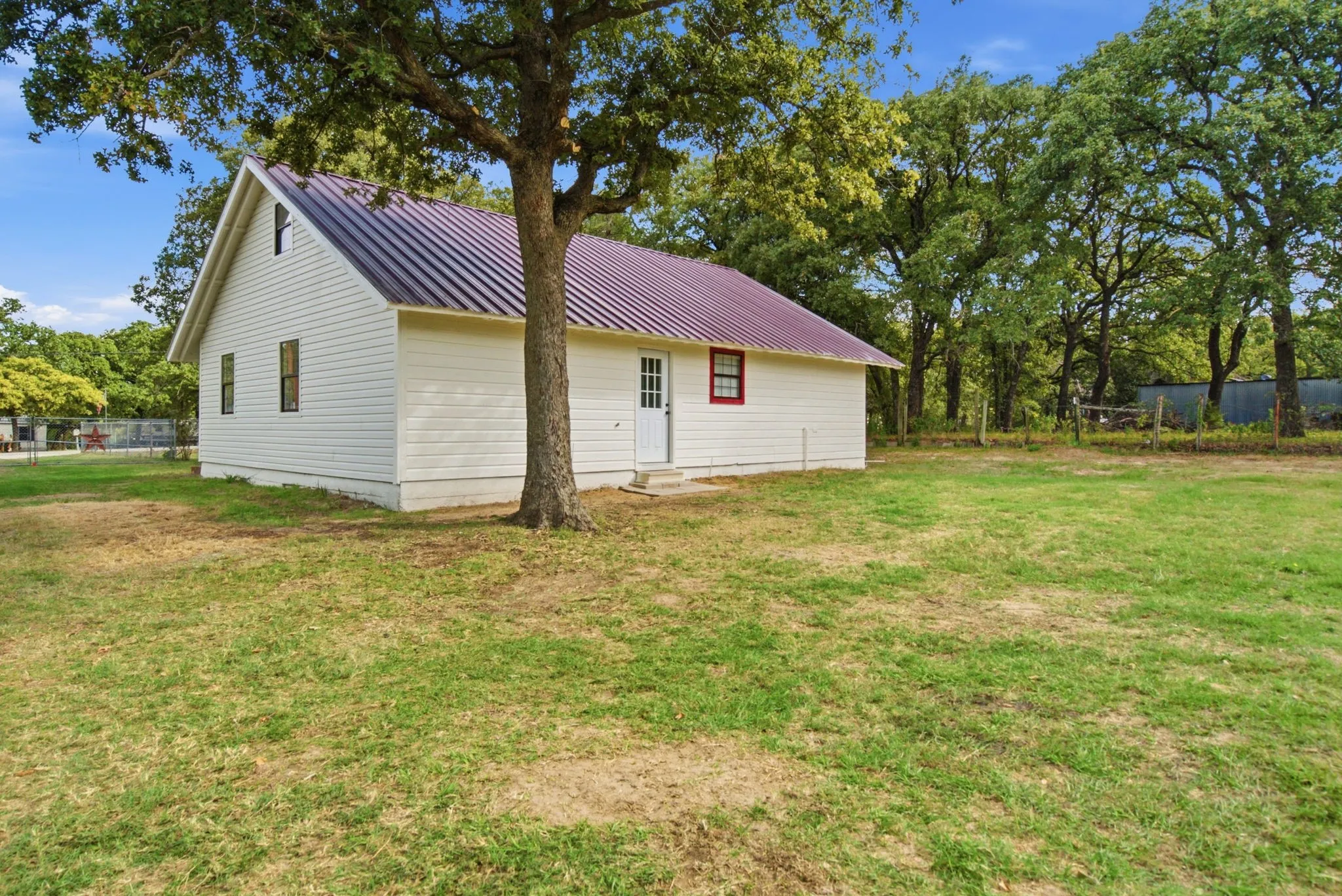 Single Family Residence For Sale in Parker County , 517 Sandy Oaks Road, Springtown, Texas 76082, 4 Bedroom, 2 Bathroom, Garage spaces, 2,428 Sqft, built in 2009, mls#21413037, Real Estate Agent in Springtown, Homes For Sale in Parker county, Homes For Sale in Springtown, Realtor in Springtown Texas, Real Estate Brokerage Independent Realty Texas, Luminita Cordes Realtor