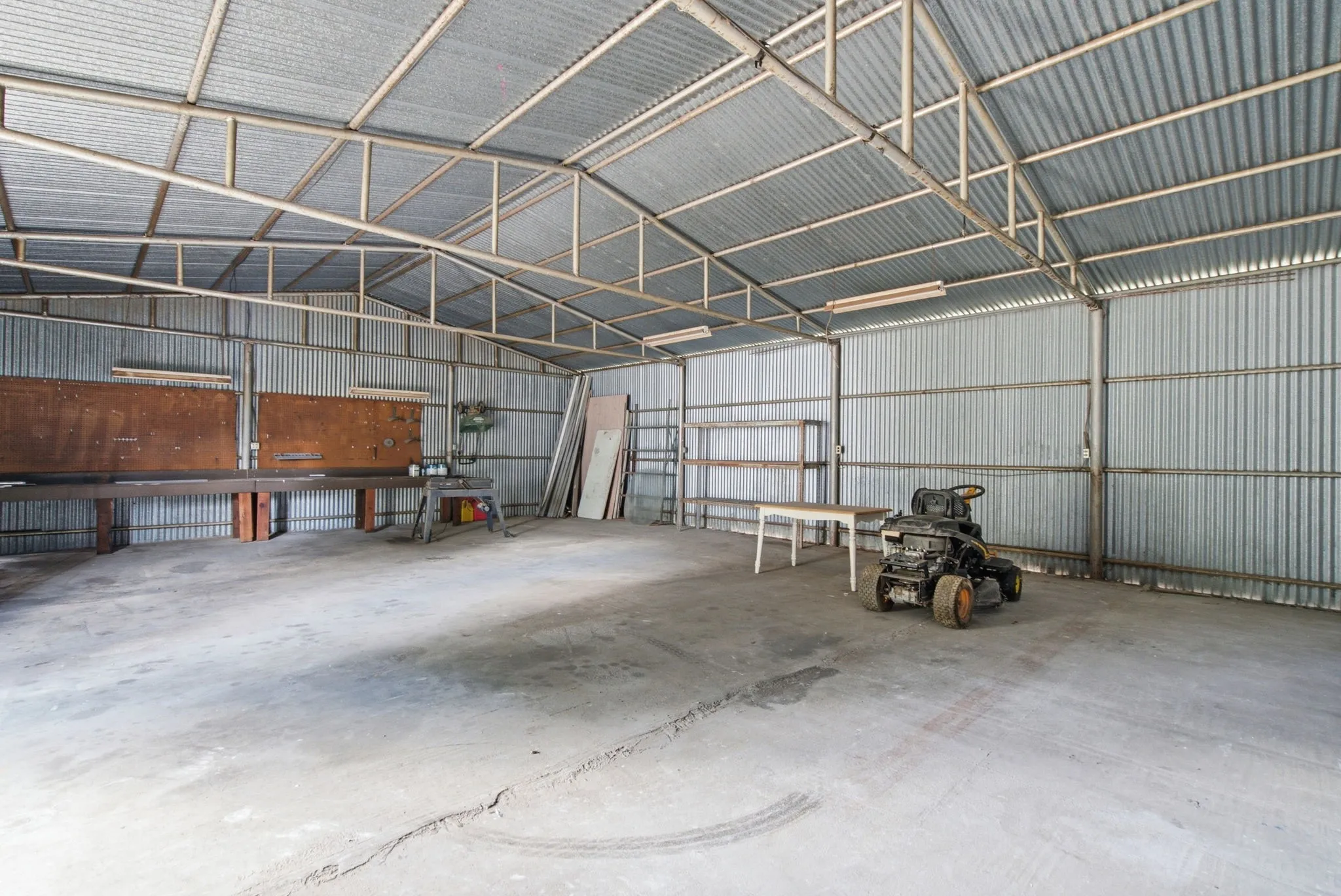 Single Family Residence For Sale in Parker County , 517 Sandy Oaks Road, Springtown, Texas 76082, 4 Bedroom, 2 Bathroom, Garage spaces, 2,428 Sqft, built in 2009, mls#21413037, Real Estate Agent in Springtown, Homes For Sale in Parker county, Homes For Sale in Springtown, Realtor in Springtown Texas, Real Estate Brokerage Independent Realty Texas, Luminita Cordes Realtor