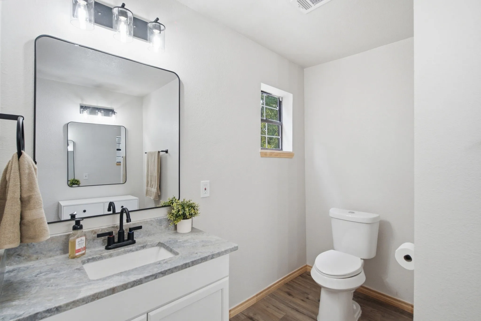 Single Family Residence For Sale in Parker County , 517 Sandy Oaks Road, Springtown, Texas 76082, 4 Bedroom, 2 Bathroom, Garage spaces, 2,428 Sqft, built in 2009, mls#21413037, Real Estate Agent in Springtown, Homes For Sale in Parker county, Homes For Sale in Springtown, Realtor in Springtown Texas, Real Estate Brokerage Independent Realty Texas, Luminita Cordes Realtor