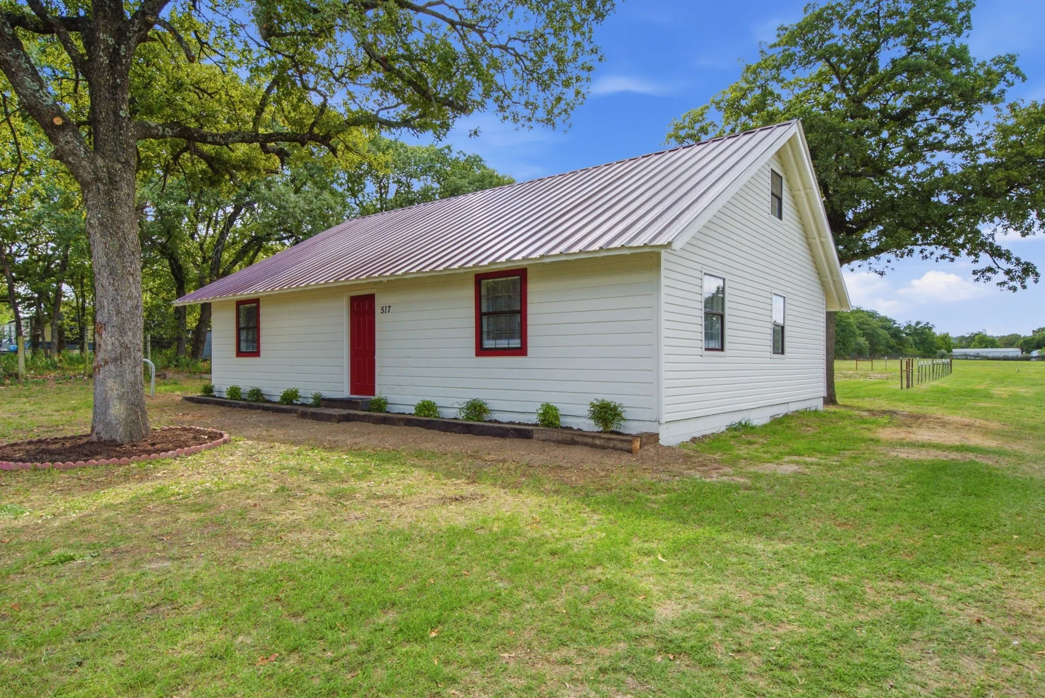 Single Family Residence For Sale in Parker County , 517 Sandy Oaks Road, Springtown, Texas 76082, 4 Bedroom, 2 Bathroom, Garage spaces, 2,428 Sqft, built in 2009, mls#21413037, Real Estate Agent in Springtown, Homes For Sale in Parker county, Homes For Sale in Springtown, Realtor in Springtown Texas, Real Estate Brokerage Independent Realty Texas, Luminita Cordes Realtor