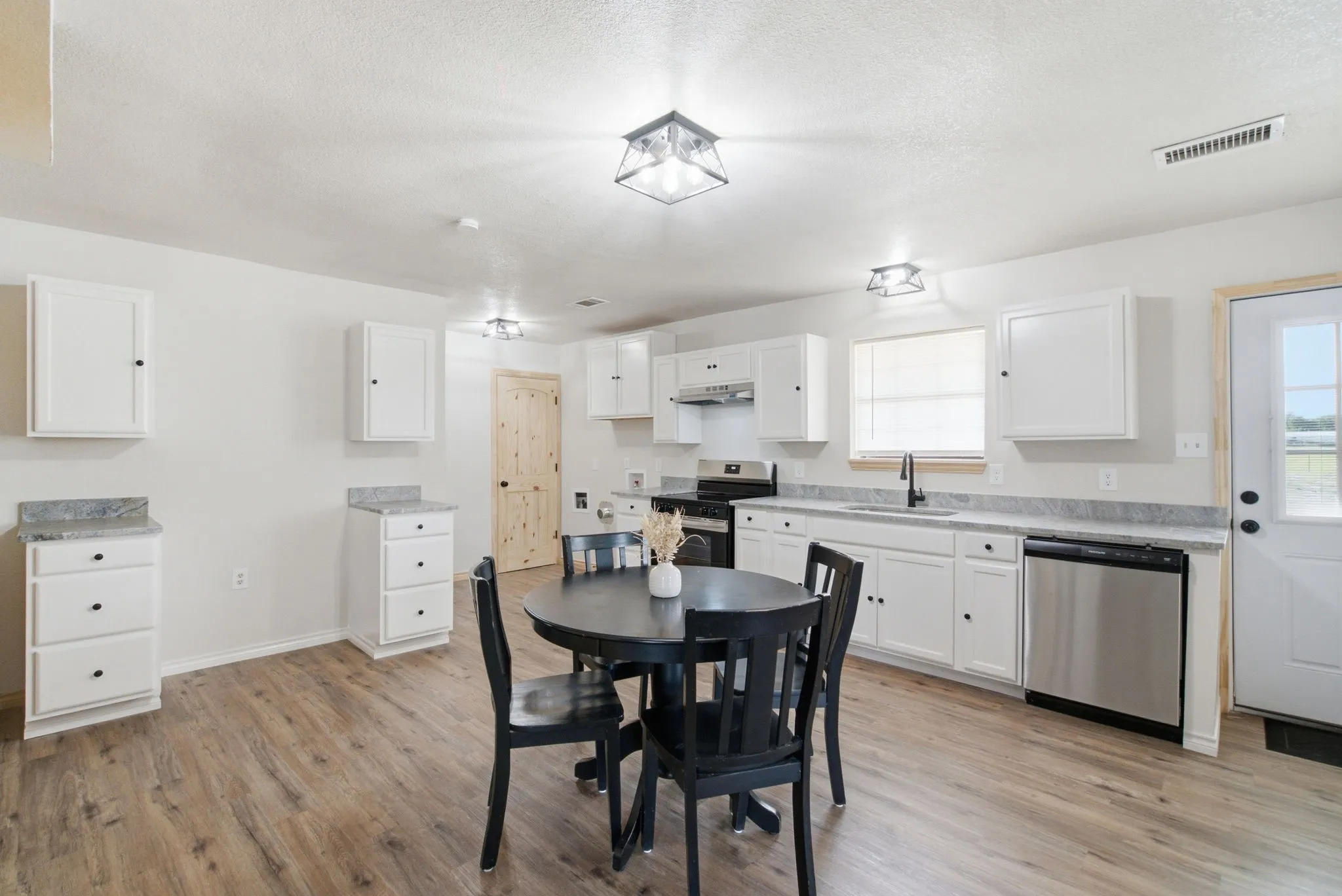Single Family Residence For Sale in Parker County , 517 Sandy Oaks Road, Springtown, Texas 76082, 4 Bedroom, 2 Bathroom, Garage spaces, 2,428 Sqft, built in 2009, mls#21413037, Real Estate Agent in Springtown, Homes For Sale in Parker county, Homes For Sale in Springtown, Realtor in Springtown Texas, Real Estate Brokerage Independent Realty Texas, Luminita Cordes Realtor