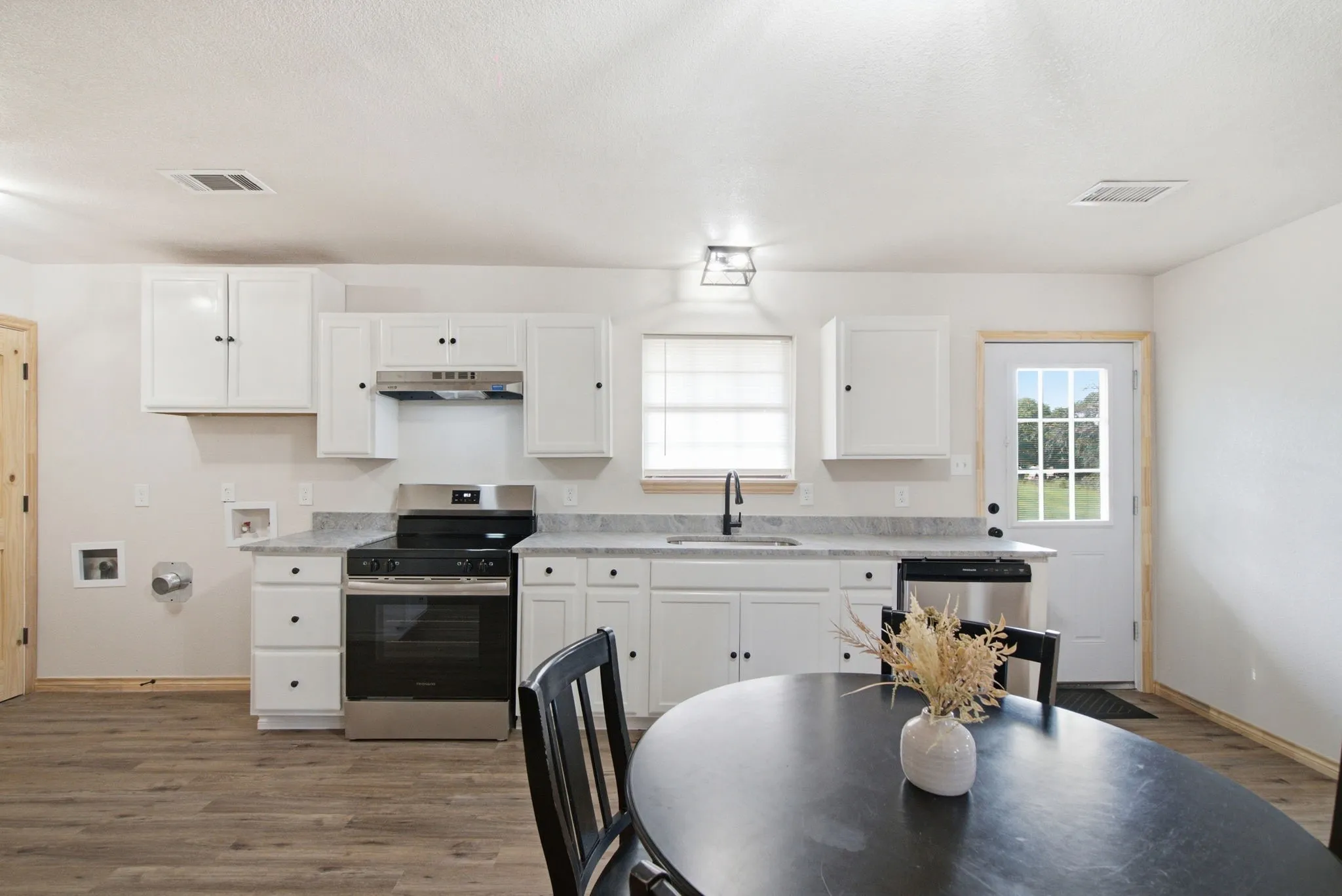 Single Family Residence For Sale in Parker County , 517 Sandy Oaks Road, Springtown, Texas 76082, 4 Bedroom, 2 Bathroom, Garage spaces, 2,428 Sqft, built in 2009, mls#21413037, Real Estate Agent in Springtown, Homes For Sale in Parker county, Homes For Sale in Springtown, Realtor in Springtown Texas, Real Estate Brokerage Independent Realty Texas, Luminita Cordes Realtor