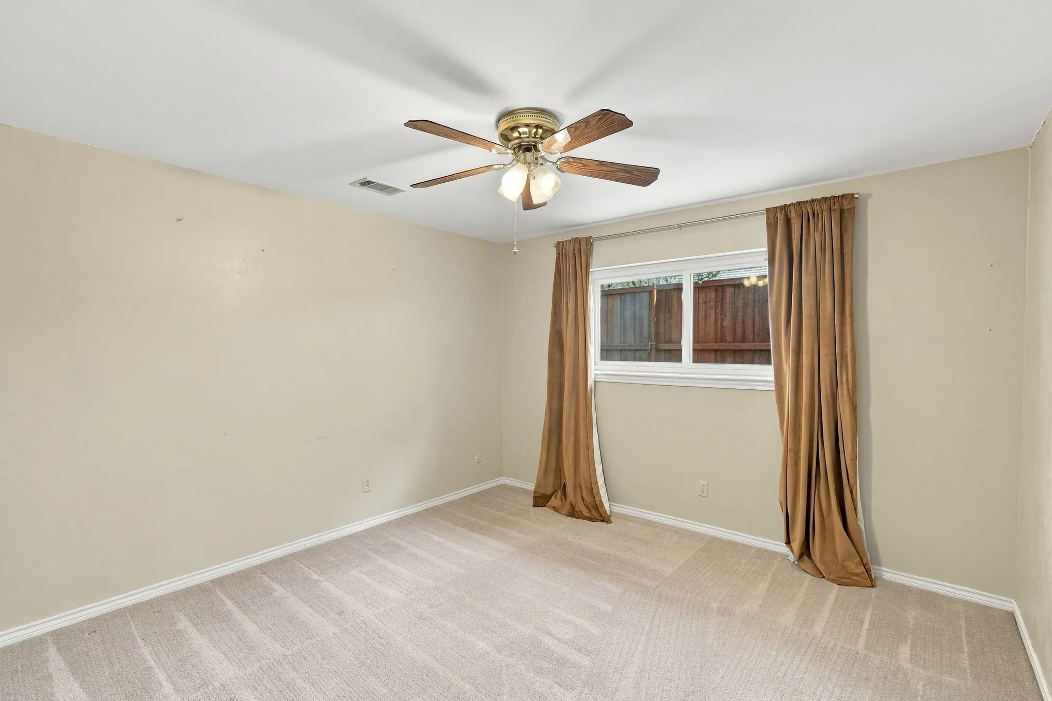 Single Family Residence For Sale in Dallas County , 9947 Chimney Hill Lane, Dallas, Texas 75243, 3 Bedroom, 3 Bathroom, 2 Garage spaces, 2,412 Sqft, built in 1978, mls#21412258, Real Estate Agent in Dallas, Homes For Sale in Dallas county, Homes For Sale in Dallas, Realtor in Dallas Texas, Real Estate Brokerage Independent Realty Texas, Luminita Cordes Realtor