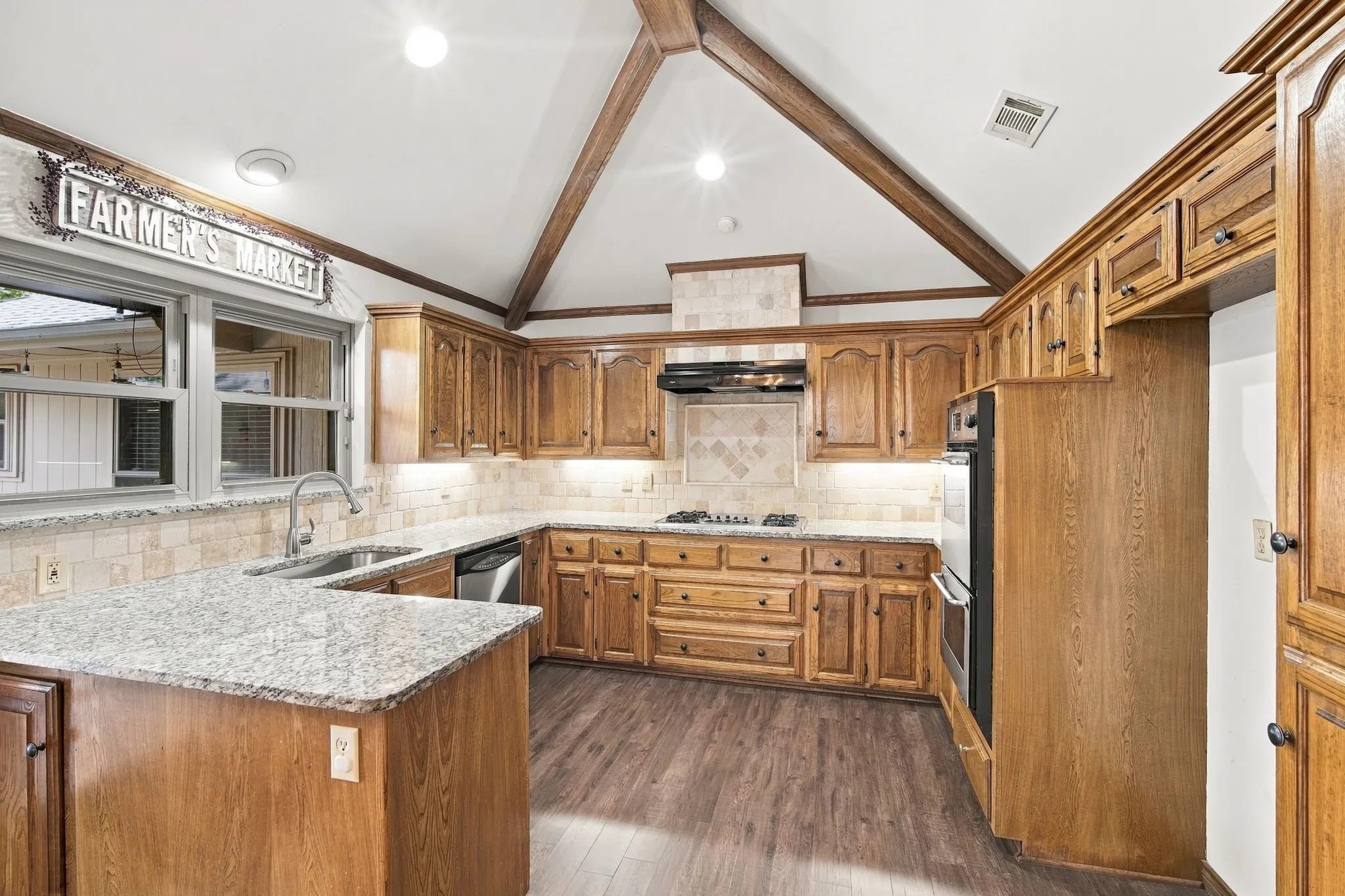 Single Family Residence For Sale in Dallas County , 9947 Chimney Hill Lane, Dallas, Texas 75243, 3 Bedroom, 3 Bathroom, 2 Garage spaces, 2,412 Sqft, built in 1978, mls#21412258, Real Estate Agent in Dallas, Homes For Sale in Dallas county, Homes For Sale in Dallas, Realtor in Dallas Texas, Real Estate Brokerage Independent Realty Texas, Luminita Cordes Realtor