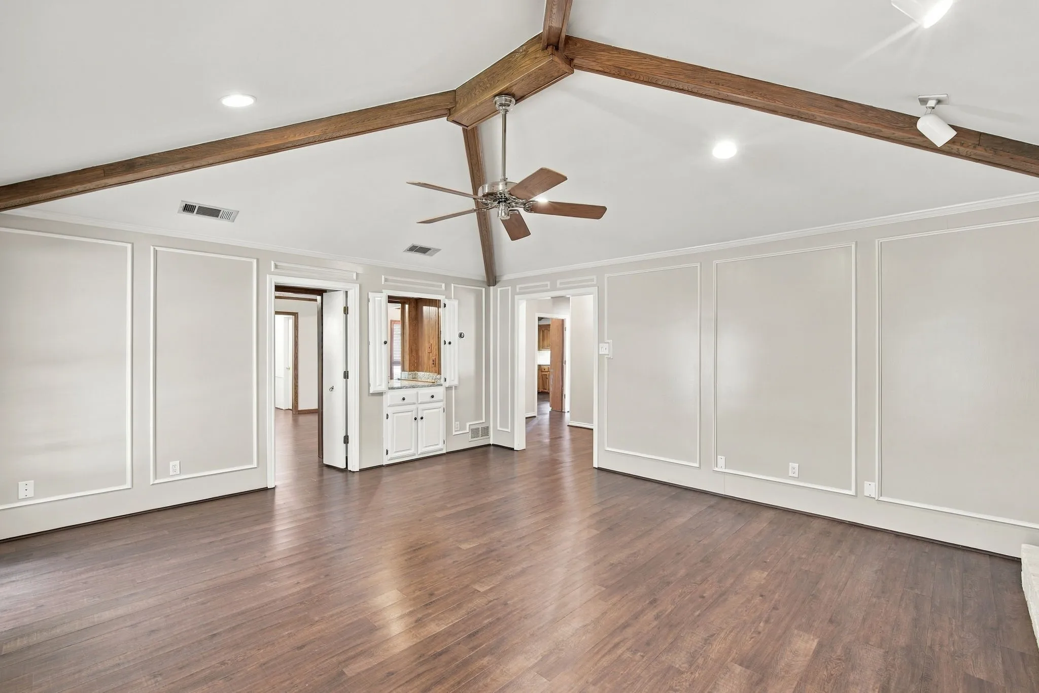 Single Family Residence For Sale in Dallas County , 9947 Chimney Hill Lane, Dallas, Texas 75243, 3 Bedroom, 3 Bathroom, 2 Garage spaces, 2,412 Sqft, built in 1978, mls#21412258, Real Estate Agent in Dallas, Homes For Sale in Dallas county, Homes For Sale in Dallas, Realtor in Dallas Texas, Real Estate Brokerage Independent Realty Texas, Luminita Cordes Realtor