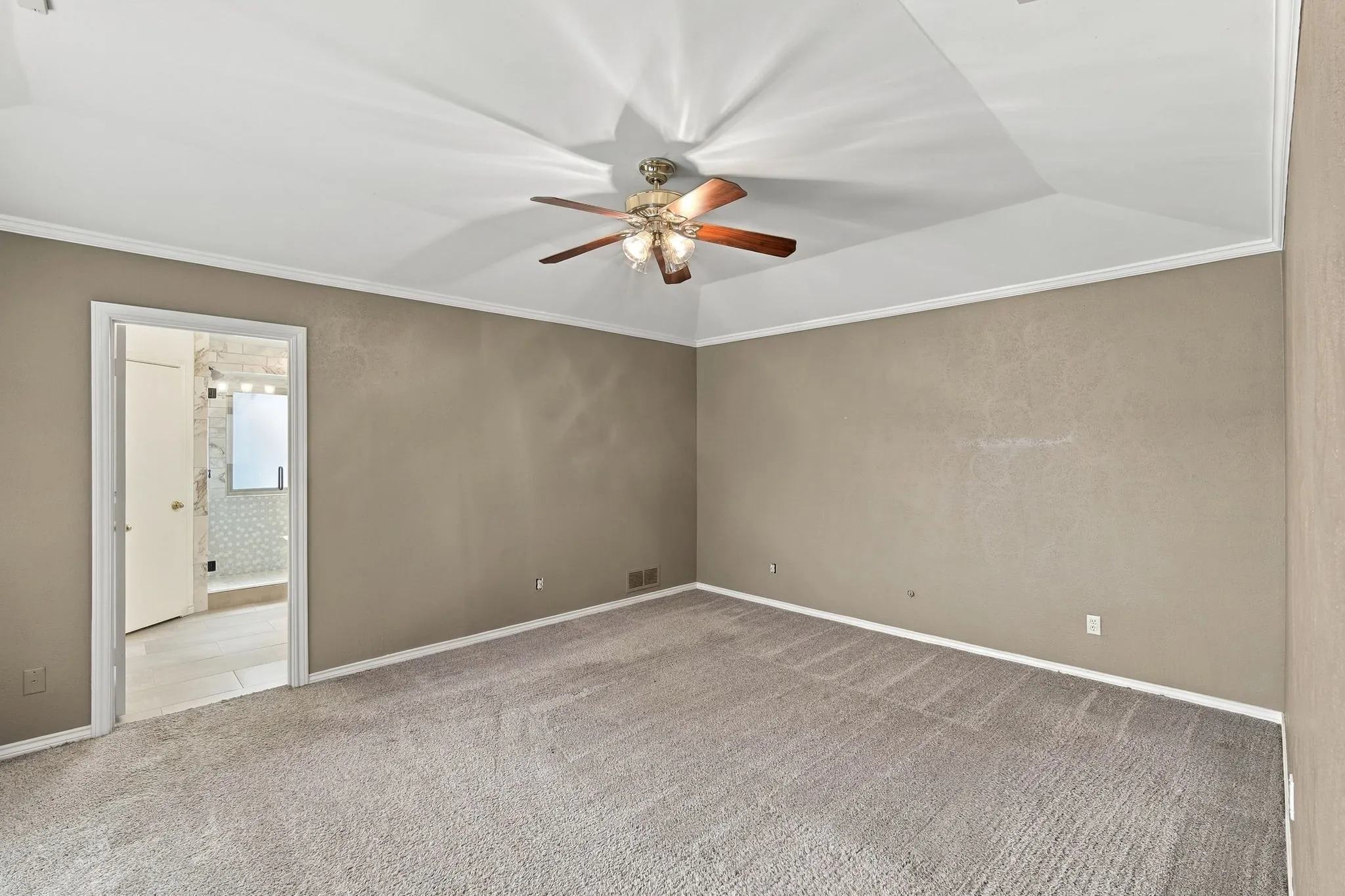 Single Family Residence For Sale in Dallas County , 9947 Chimney Hill Lane, Dallas, Texas 75243, 3 Bedroom, 3 Bathroom, 2 Garage spaces, 2,412 Sqft, built in 1978, mls#21412258, Real Estate Agent in Dallas, Homes For Sale in Dallas county, Homes For Sale in Dallas, Realtor in Dallas Texas, Real Estate Brokerage Independent Realty Texas, Luminita Cordes Realtor