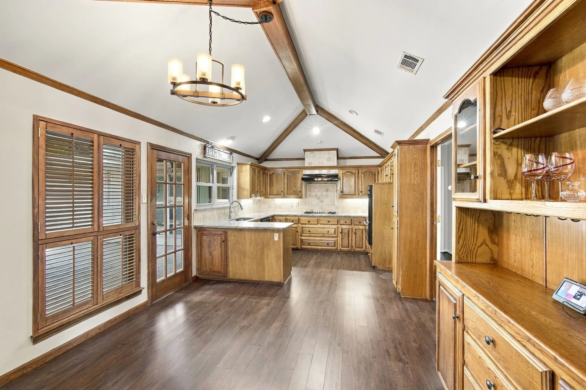 Single Family Residence For Sale in Dallas County , 9947 Chimney Hill Lane, Dallas, Texas 75243, 3 Bedroom, 3 Bathroom, 2 Garage spaces, 2,412 Sqft, built in 1978, mls#21412258, Real Estate Agent in Dallas, Homes For Sale in Dallas county, Homes For Sale in Dallas, Realtor in Dallas Texas, Real Estate Brokerage Independent Realty Texas, Luminita Cordes Realtor