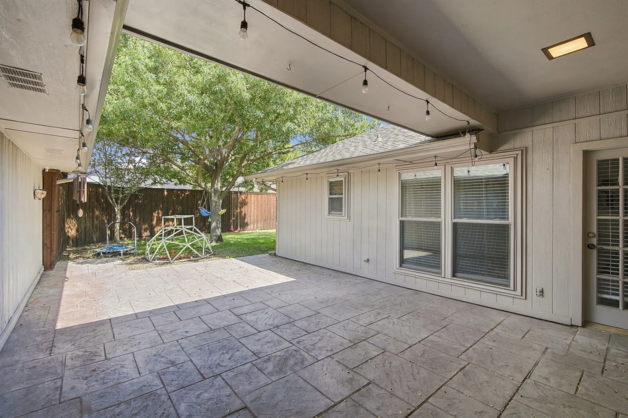 Single Family Residence For Sale in Dallas County , 9947 Chimney Hill Lane, Dallas, Texas 75243, 3 Bedroom, 3 Bathroom, 2 Garage spaces, 2,412 Sqft, built in 1978, mls#21412258, Real Estate Agent in Dallas, Homes For Sale in Dallas county, Homes For Sale in Dallas, Realtor in Dallas Texas, Real Estate Brokerage Independent Realty Texas, Luminita Cordes Realtor