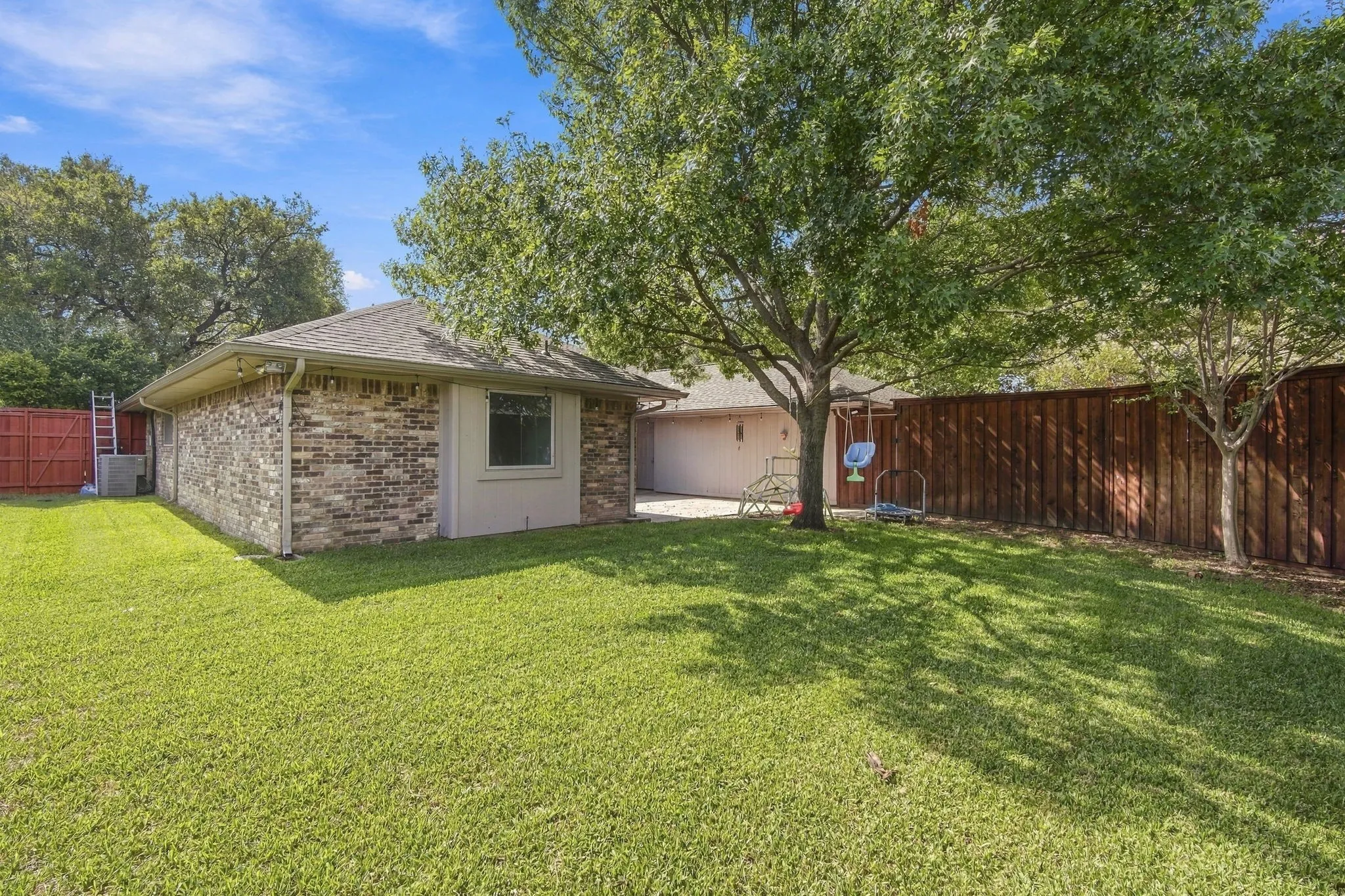 Single Family Residence For Sale in Dallas County , 9947 Chimney Hill Lane, Dallas, Texas 75243, 3 Bedroom, 3 Bathroom, 2 Garage spaces, 2,412 Sqft, built in 1978, mls#21412258, Real Estate Agent in Dallas, Homes For Sale in Dallas county, Homes For Sale in Dallas, Realtor in Dallas Texas, Real Estate Brokerage Independent Realty Texas, Luminita Cordes Realtor