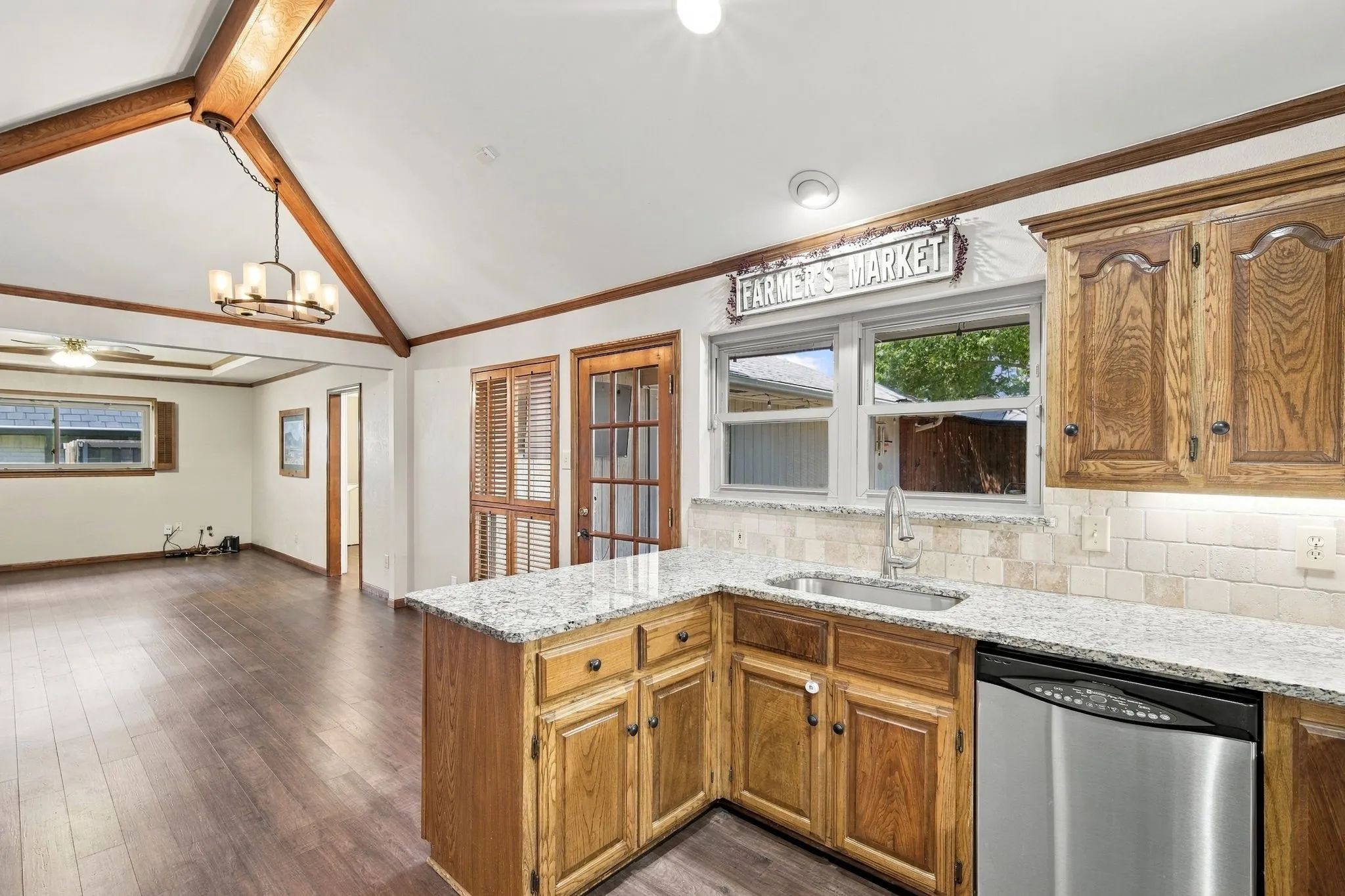 Single Family Residence For Sale in Dallas County , 9947 Chimney Hill Lane, Dallas, Texas 75243, 3 Bedroom, 3 Bathroom, 2 Garage spaces, 2,412 Sqft, built in 1978, mls#21412258, Real Estate Agent in Dallas, Homes For Sale in Dallas county, Homes For Sale in Dallas, Realtor in Dallas Texas, Real Estate Brokerage Independent Realty Texas, Luminita Cordes Realtor