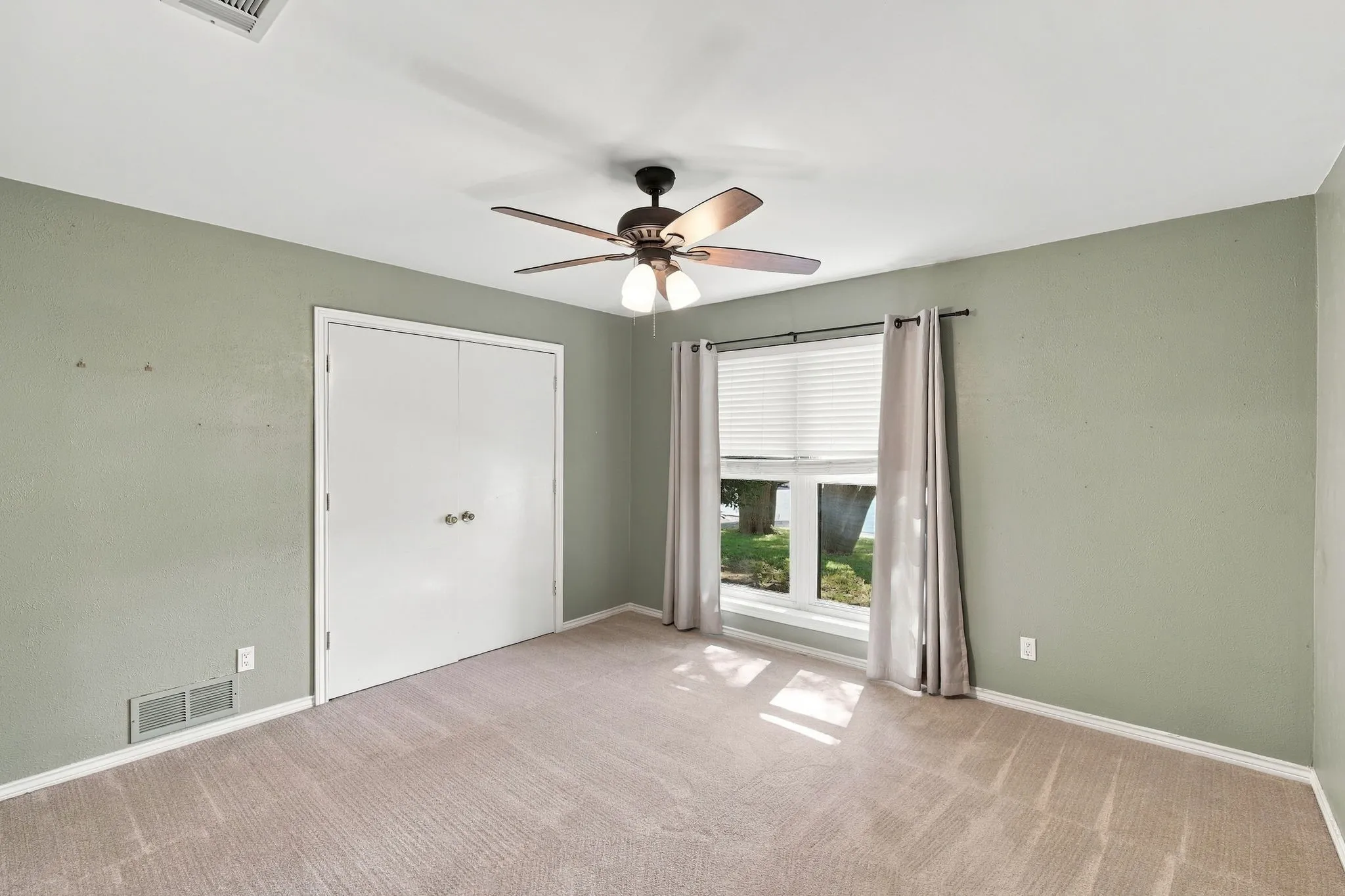 Single Family Residence For Sale in Dallas County , 9947 Chimney Hill Lane, Dallas, Texas 75243, 3 Bedroom, 3 Bathroom, 2 Garage spaces, 2,412 Sqft, built in 1978, mls#21412258, Real Estate Agent in Dallas, Homes For Sale in Dallas county, Homes For Sale in Dallas, Realtor in Dallas Texas, Real Estate Brokerage Independent Realty Texas, Luminita Cordes Realtor