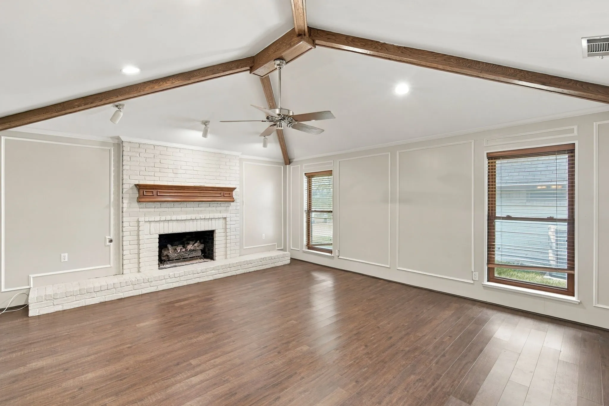 Single Family Residence For Sale in Dallas County , 9947 Chimney Hill Lane, Dallas, Texas 75243, 3 Bedroom, 3 Bathroom, 2 Garage spaces, 2,412 Sqft, built in 1978, mls#21412258, Real Estate Agent in Dallas, Homes For Sale in Dallas county, Homes For Sale in Dallas, Realtor in Dallas Texas, Real Estate Brokerage Independent Realty Texas, Luminita Cordes Realtor
