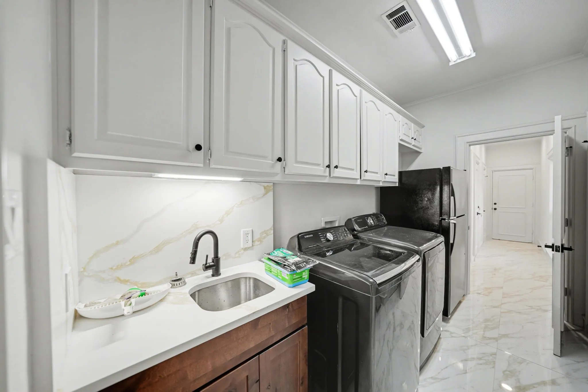 Single Family Residence For Rent in Dallas County , 7012 Duffield Drive, Dallas, Texas 75248, 4 Bedroom, 3 Bathroom, 2 Garage spaces, 3,485 Sqft, built in 1979, mls#21413046, Real Estate Agent in Dallas, Homes For Rent in Dallas county, Homes For Rent in Dallas, Realtor in Dallas Texas, Real Estate Brokerage Independent Realty Texas, Luminita Cordes Realtor
