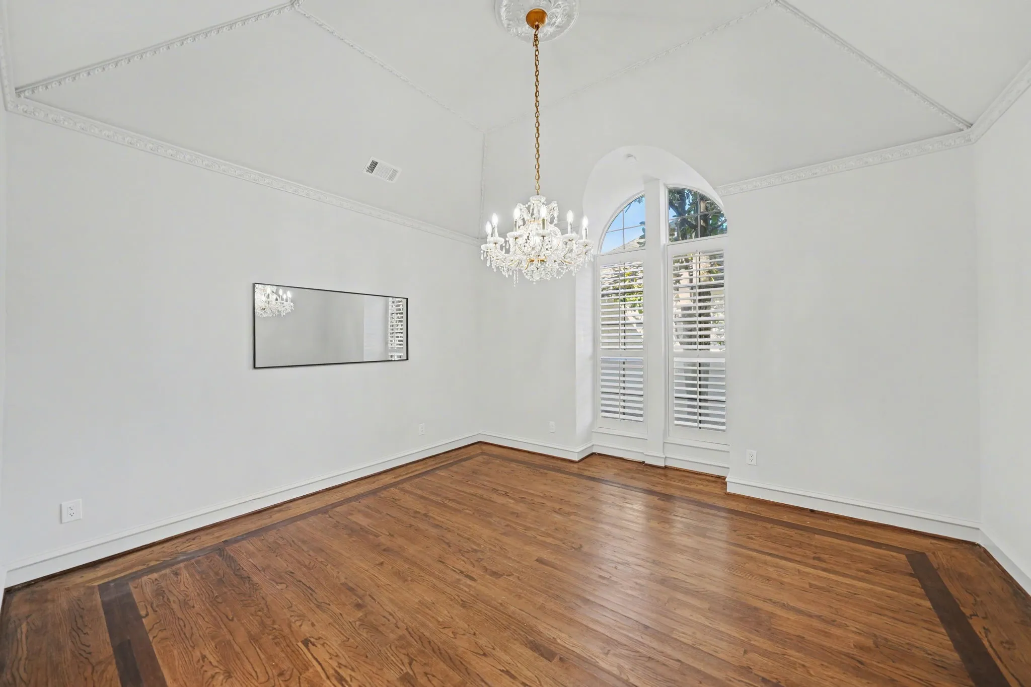 Single Family Residence For Rent in Dallas County , 7012 Duffield Drive, Dallas, Texas 75248, 4 Bedroom, 3 Bathroom, 2 Garage spaces, 3,485 Sqft, built in 1979, mls#21413046, Real Estate Agent in Dallas, Homes For Rent in Dallas county, Homes For Rent in Dallas, Realtor in Dallas Texas, Real Estate Brokerage Independent Realty Texas, Luminita Cordes Realtor