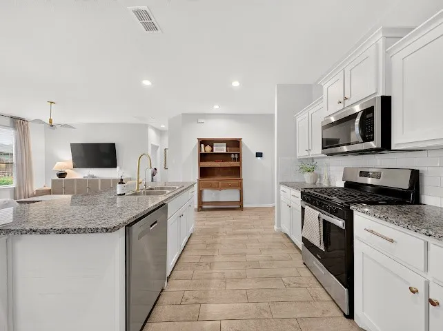 Single Family Residence For Sale in Tarrant County , 8605 Mirror Lake Drive, Fort Worth, Texas 76179, 4 Bedroom, 2 Bathroom, 2 Garage spaces, 1,580 Sqft, built in 2022, mls#21412053, Real Estate Agent in Fort Worth, Homes For Sale in Tarrant county, Homes For Sale in Fort Worth, Realtor in Fort Worth Texas, Real Estate Brokerage Independent Realty Texas, Luminita Cordes Realtor