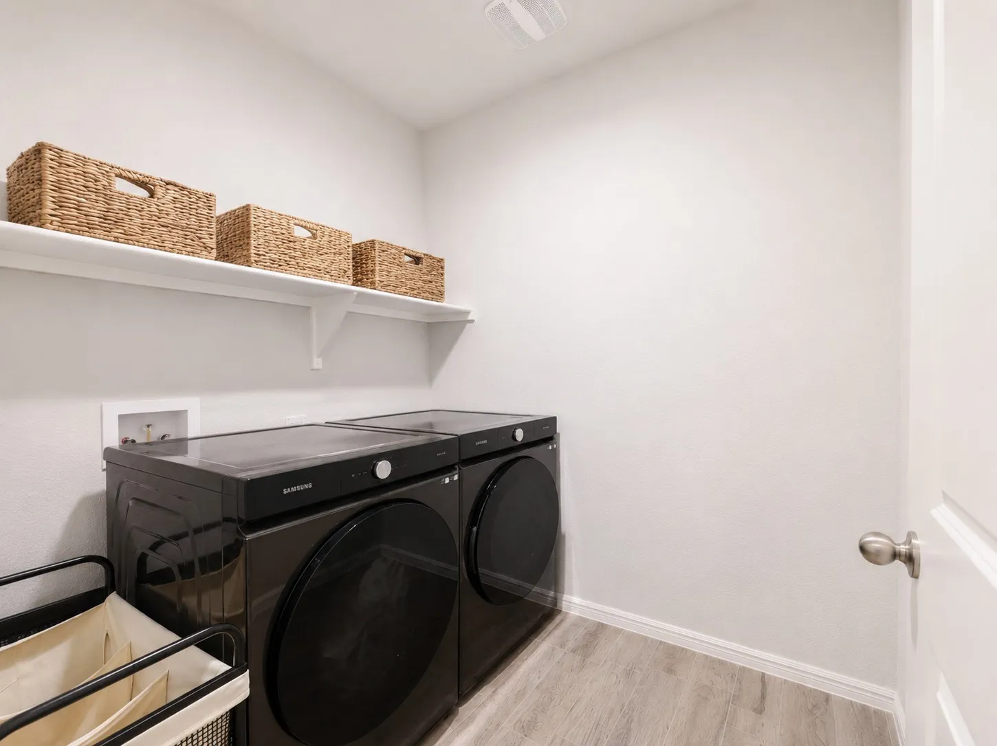 Single Family Residence For Sale in Tarrant County , 8605 Mirror Lake Drive, Fort Worth, Texas 76179, 4 Bedroom, 2 Bathroom, 2 Garage spaces, 1,580 Sqft, built in 2022, mls#21412053, Real Estate Agent in Fort Worth, Homes For Sale in Tarrant county, Homes For Sale in Fort Worth, Realtor in Fort Worth Texas, Real Estate Brokerage Independent Realty Texas, Luminita Cordes Realtor