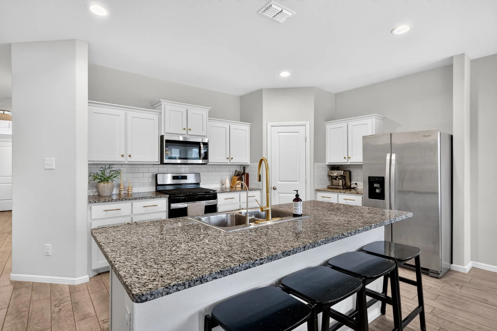 Single Family Residence For Sale in Tarrant County , 8605 Mirror Lake Drive, Fort Worth, Texas 76179, 4 Bedroom, 2 Bathroom, 2 Garage spaces, 1,580 Sqft, built in 2022, mls#21412053, Real Estate Agent in Fort Worth, Homes For Sale in Tarrant county, Homes For Sale in Fort Worth, Realtor in Fort Worth Texas, Real Estate Brokerage Independent Realty Texas, Luminita Cordes Realtor