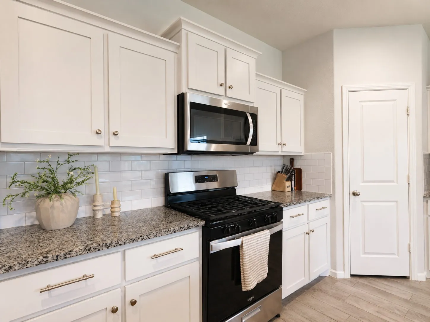 Single Family Residence For Sale in Tarrant County , 8605 Mirror Lake Drive, Fort Worth, Texas 76179, 4 Bedroom, 2 Bathroom, 2 Garage spaces, 1,580 Sqft, built in 2022, mls#21412053, Real Estate Agent in Fort Worth, Homes For Sale in Tarrant county, Homes For Sale in Fort Worth, Realtor in Fort Worth Texas, Real Estate Brokerage Independent Realty Texas, Luminita Cordes Realtor