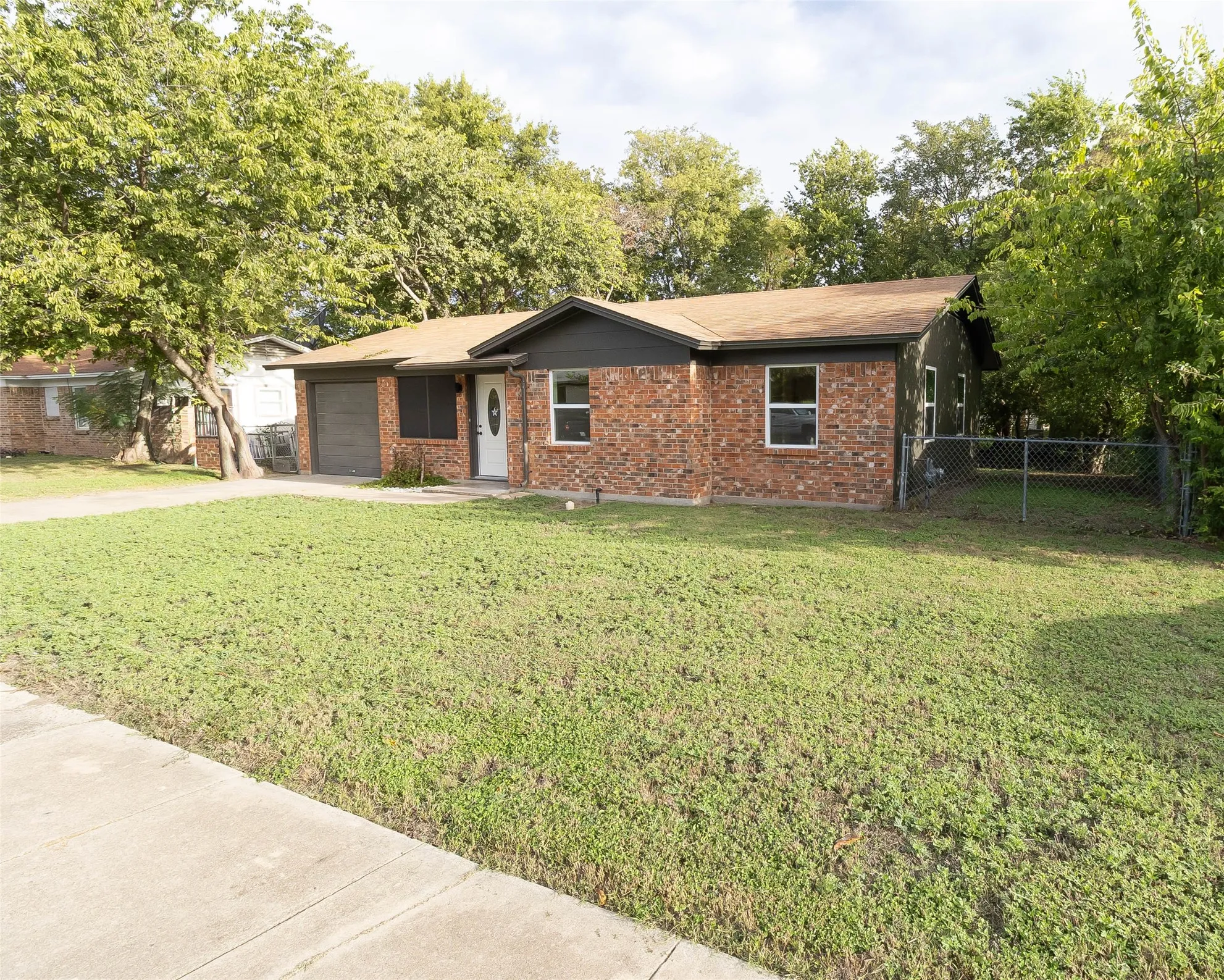 Single Family Residence For Sale in Coryell County , 107 South Drive, Copperas Cove, Texas 76522, 3 Bedroom, 2 Bathroom, 1 Garage spaces, 960 Sqft, built in 1971, mls#21412940, Real Estate Agent in Copperas Cove, Homes For Sale in Coryell county, Homes For Sale in Copperas Cove, Realtor in Copperas Cove Texas, Real Estate Brokerage Independent Realty Texas, Luminita Cordes Realtor