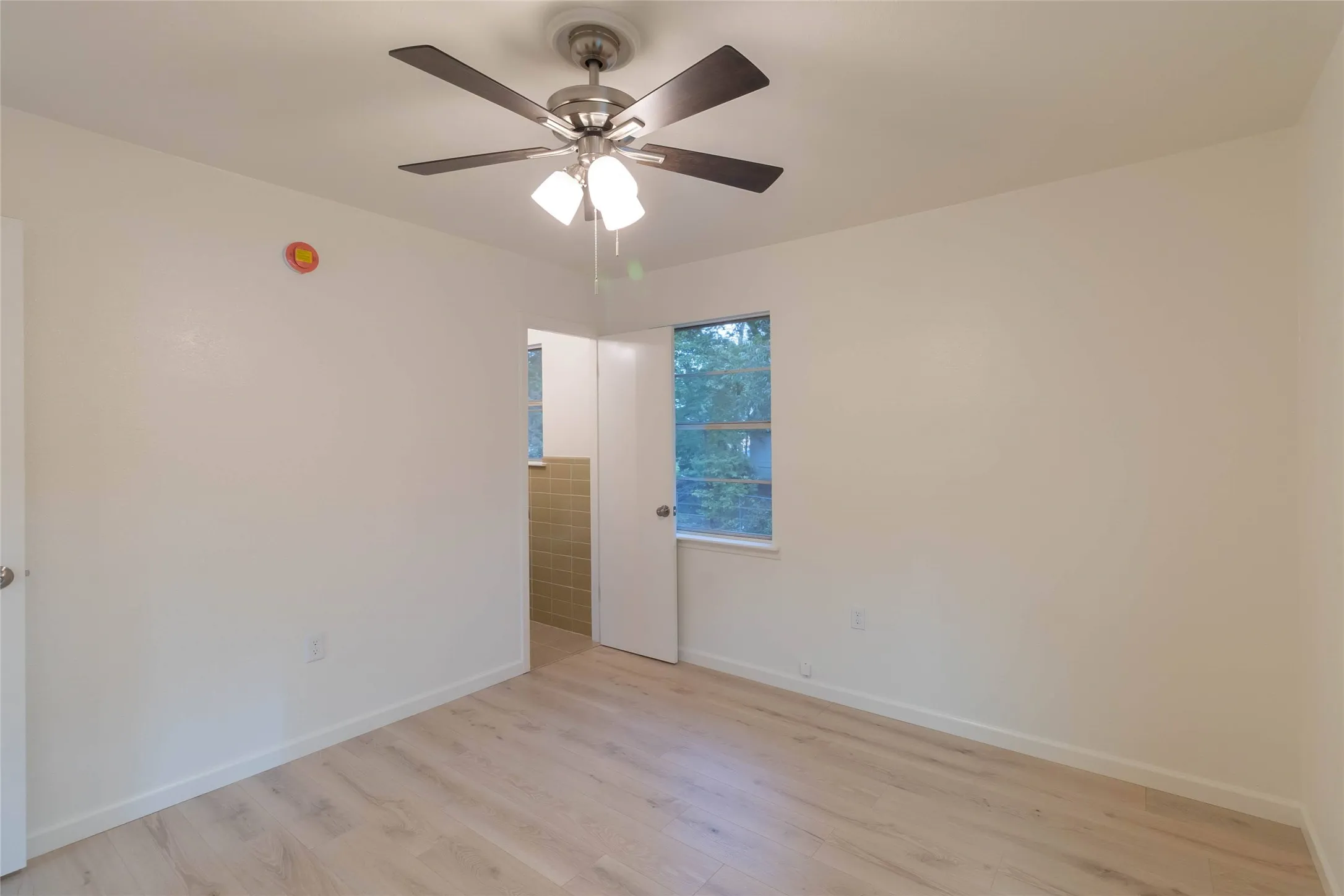 Single Family Residence For Sale in Coryell County , 107 South Drive, Copperas Cove, Texas 76522, 3 Bedroom, 2 Bathroom, 1 Garage spaces, 960 Sqft, built in 1971, mls#21412940, Real Estate Agent in Copperas Cove, Homes For Sale in Coryell county, Homes For Sale in Copperas Cove, Realtor in Copperas Cove Texas, Real Estate Brokerage Independent Realty Texas, Luminita Cordes Realtor