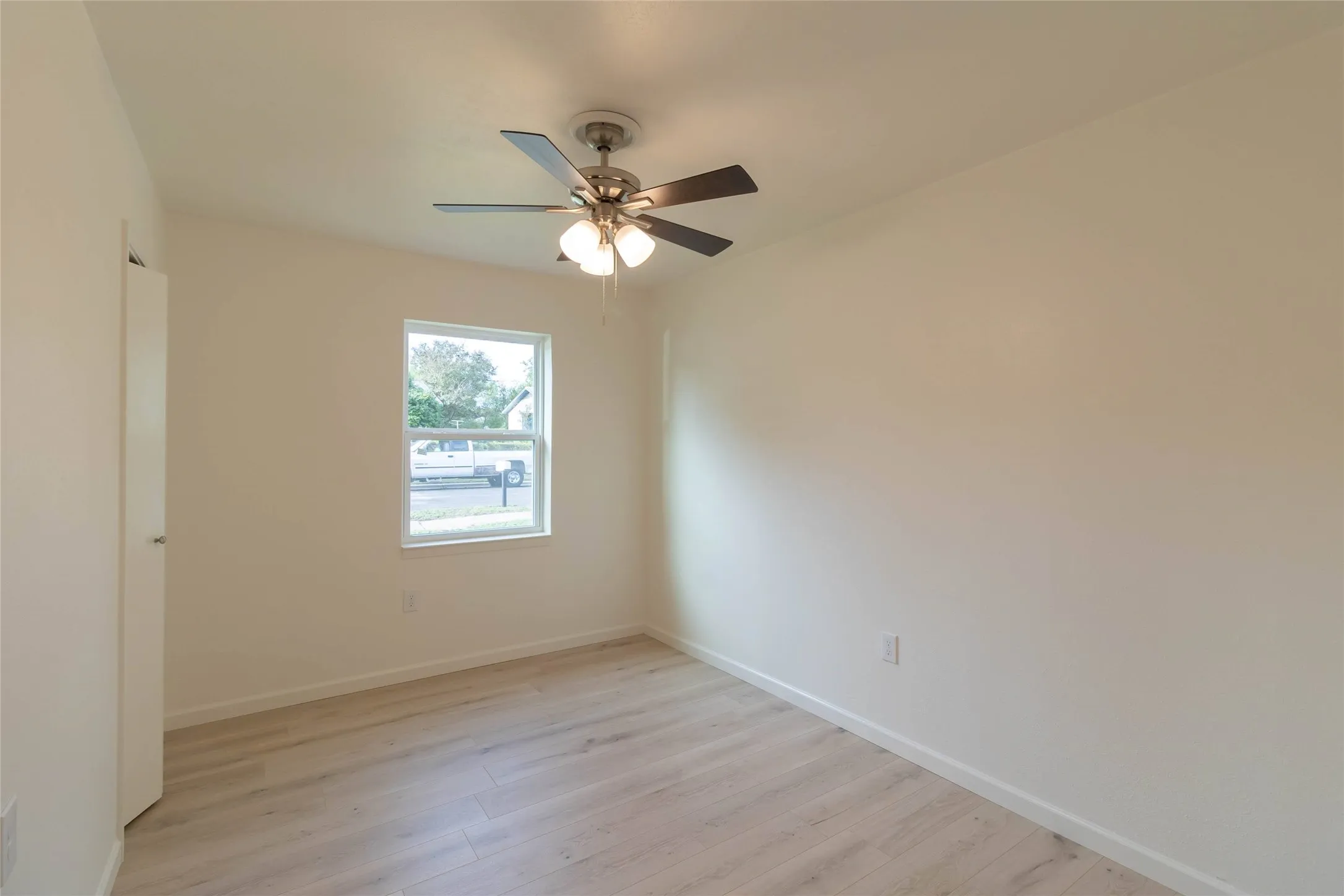Single Family Residence For Sale in Coryell County , 107 South Drive, Copperas Cove, Texas 76522, 3 Bedroom, 2 Bathroom, 1 Garage spaces, 960 Sqft, built in 1971, mls#21412940, Real Estate Agent in Copperas Cove, Homes For Sale in Coryell county, Homes For Sale in Copperas Cove, Realtor in Copperas Cove Texas, Real Estate Brokerage Independent Realty Texas, Luminita Cordes Realtor