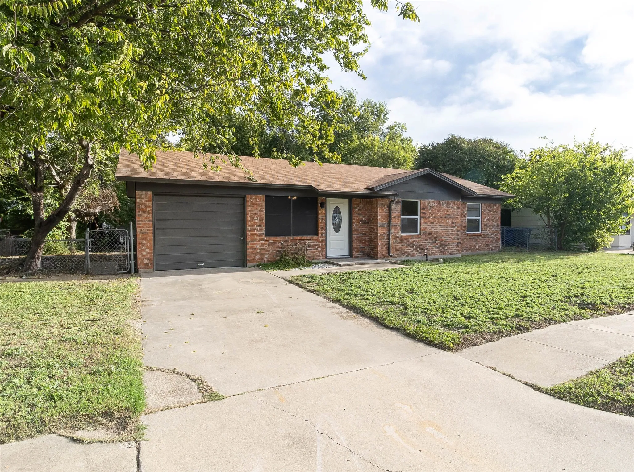 Single Family Residence For Sale in Coryell County , 107 South Drive, Copperas Cove, Texas 76522, 3 Bedroom, 2 Bathroom, 1 Garage spaces, 960 Sqft, built in 1971, mls#21412940, Real Estate Agent in Copperas Cove, Homes For Sale in Coryell county, Homes For Sale in Copperas Cove, Realtor in Copperas Cove Texas, Real Estate Brokerage Independent Realty Texas, Luminita Cordes Realtor