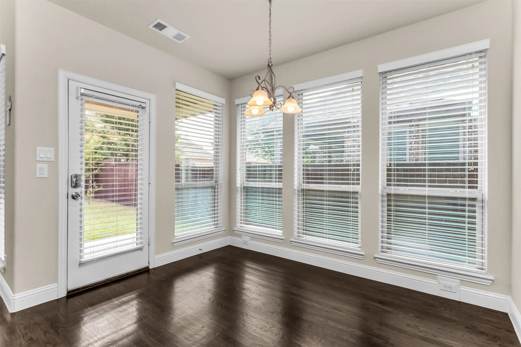 Single Family Residence For Sale in Collin County , 4505 Avenida Lane, Mc Kinney, Texas 75070, 4 Bedroom, 4 Bathroom, 2 Garage spaces, 3,423 Sqft, built in 2015, mls#21408984, Real Estate Agent in Mc Kinney, Homes For Sale in Collin county, Homes For Sale in Mc Kinney, Realtor in Mc Kinney Texas, Real Estate Brokerage Independent Realty Texas, Luminita Cordes Realtor