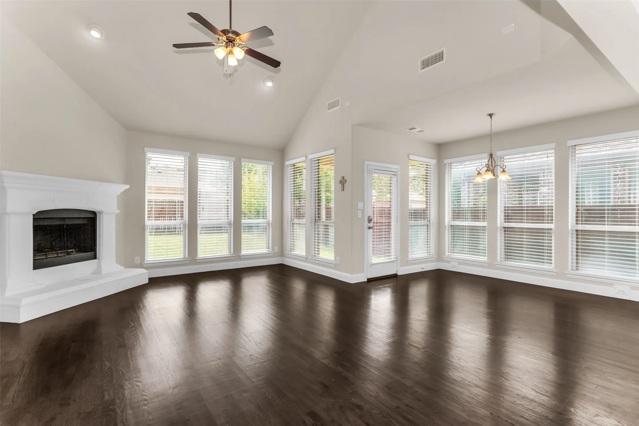 Single Family Residence For Sale in Collin County , 4505 Avenida Lane, Mc Kinney, Texas 75070, 4 Bedroom, 4 Bathroom, 2 Garage spaces, 3,423 Sqft, built in 2015, mls#21408984, Real Estate Agent in Mc Kinney, Homes For Sale in Collin county, Homes For Sale in Mc Kinney, Realtor in Mc Kinney Texas, Real Estate Brokerage Independent Realty Texas, Luminita Cordes Realtor