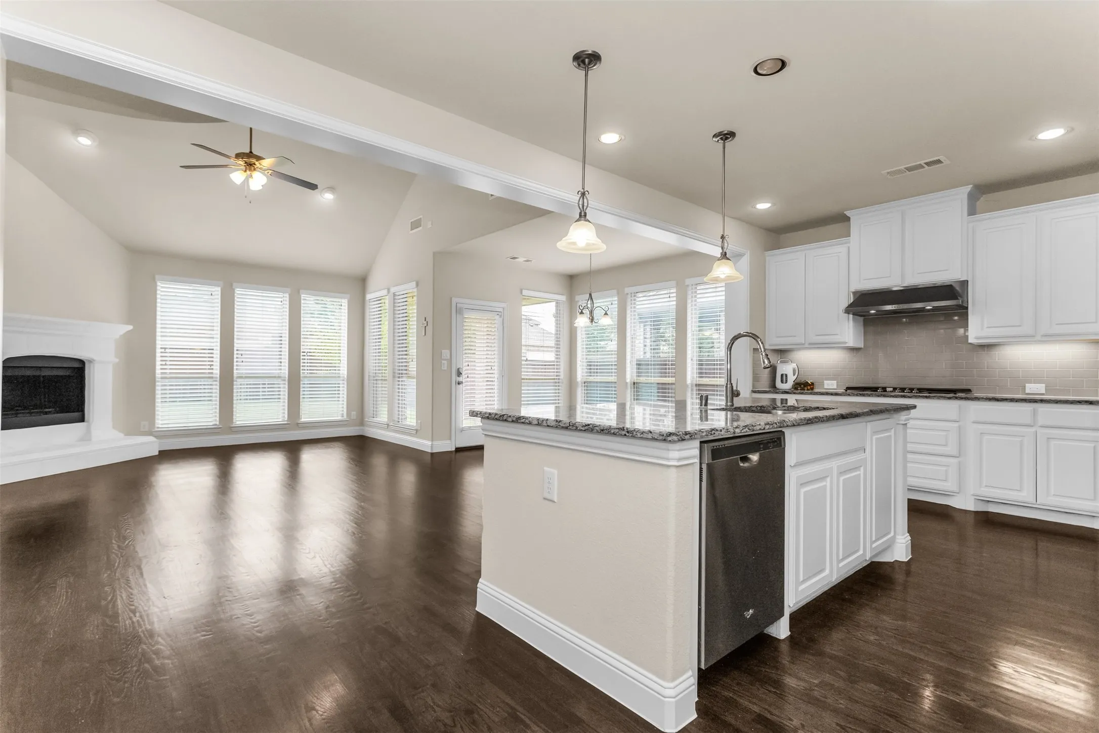 Single Family Residence For Sale in Collin County , 4505 Avenida Lane, Mc Kinney, Texas 75070, 4 Bedroom, 4 Bathroom, 2 Garage spaces, 3,423 Sqft, built in 2015, mls#21408984, Real Estate Agent in Mc Kinney, Homes For Sale in Collin county, Homes For Sale in Mc Kinney, Realtor in Mc Kinney Texas, Real Estate Brokerage Independent Realty Texas, Luminita Cordes Realtor