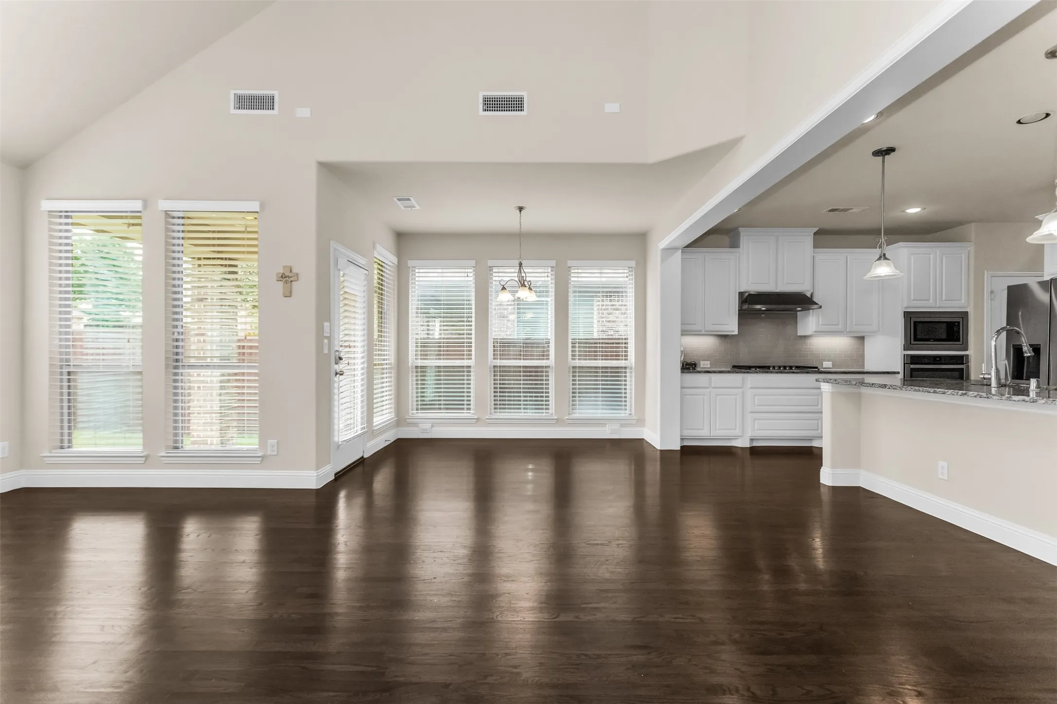 Single Family Residence For Sale in Collin County , 4505 Avenida Lane, Mc Kinney, Texas 75070, 4 Bedroom, 4 Bathroom, 2 Garage spaces, 3,423 Sqft, built in 2015, mls#21408984, Real Estate Agent in Mc Kinney, Homes For Sale in Collin county, Homes For Sale in Mc Kinney, Realtor in Mc Kinney Texas, Real Estate Brokerage Independent Realty Texas, Luminita Cordes Realtor