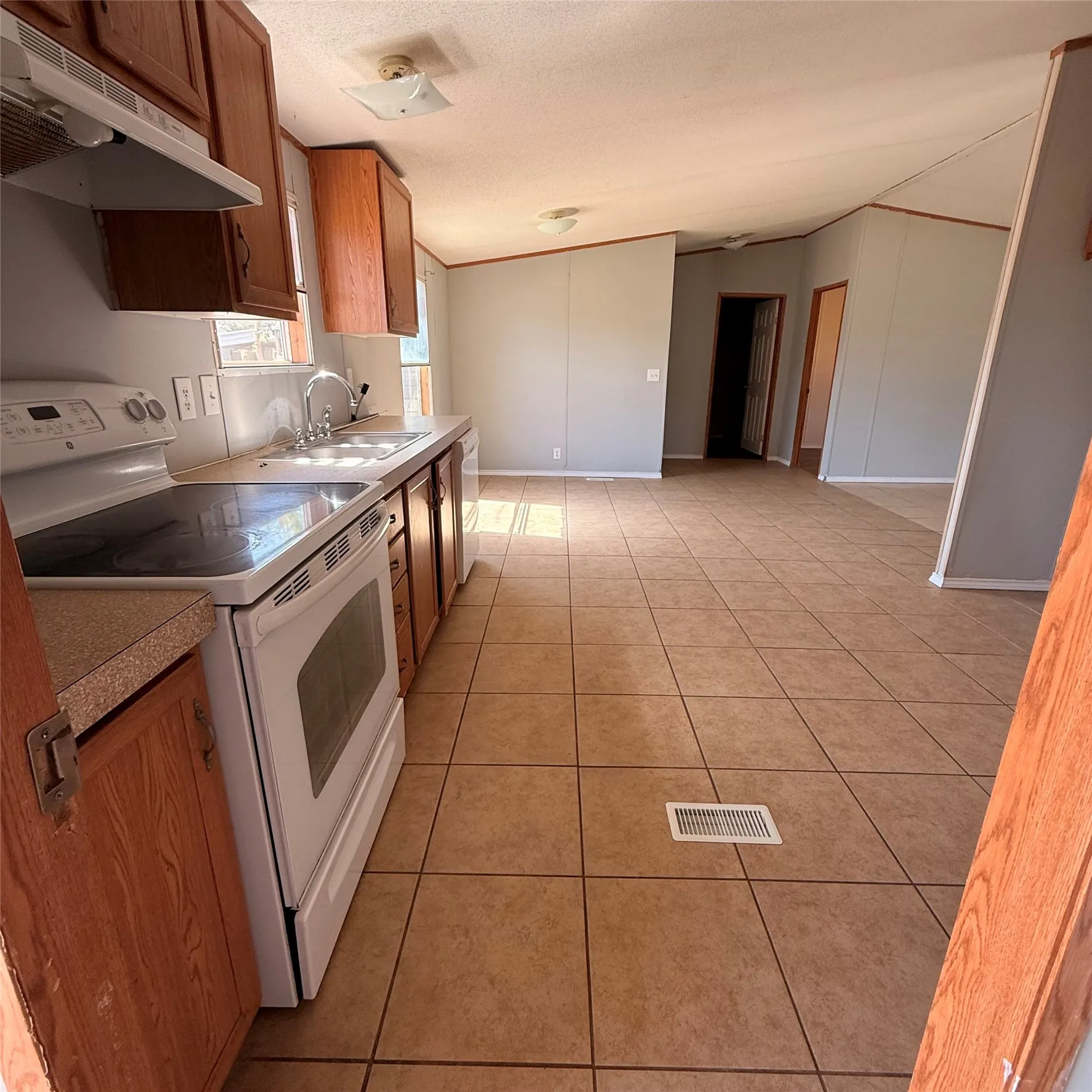 Mobile Home For Rent in Johnson County , 2012 Tepar Lane, Cleburne, Texas 76031, 3 Bedroom, 2 Bathroom, Garage spaces, 1,344 Sqft, built in 2004, mls#21411334, Real Estate Agent in Cleburne, Homes For Rent in Johnson county, Homes For Rent in Cleburne, Realtor in Cleburne Texas, Real Estate Brokerage Independent Realty Texas, Luminita Cordes Realtor