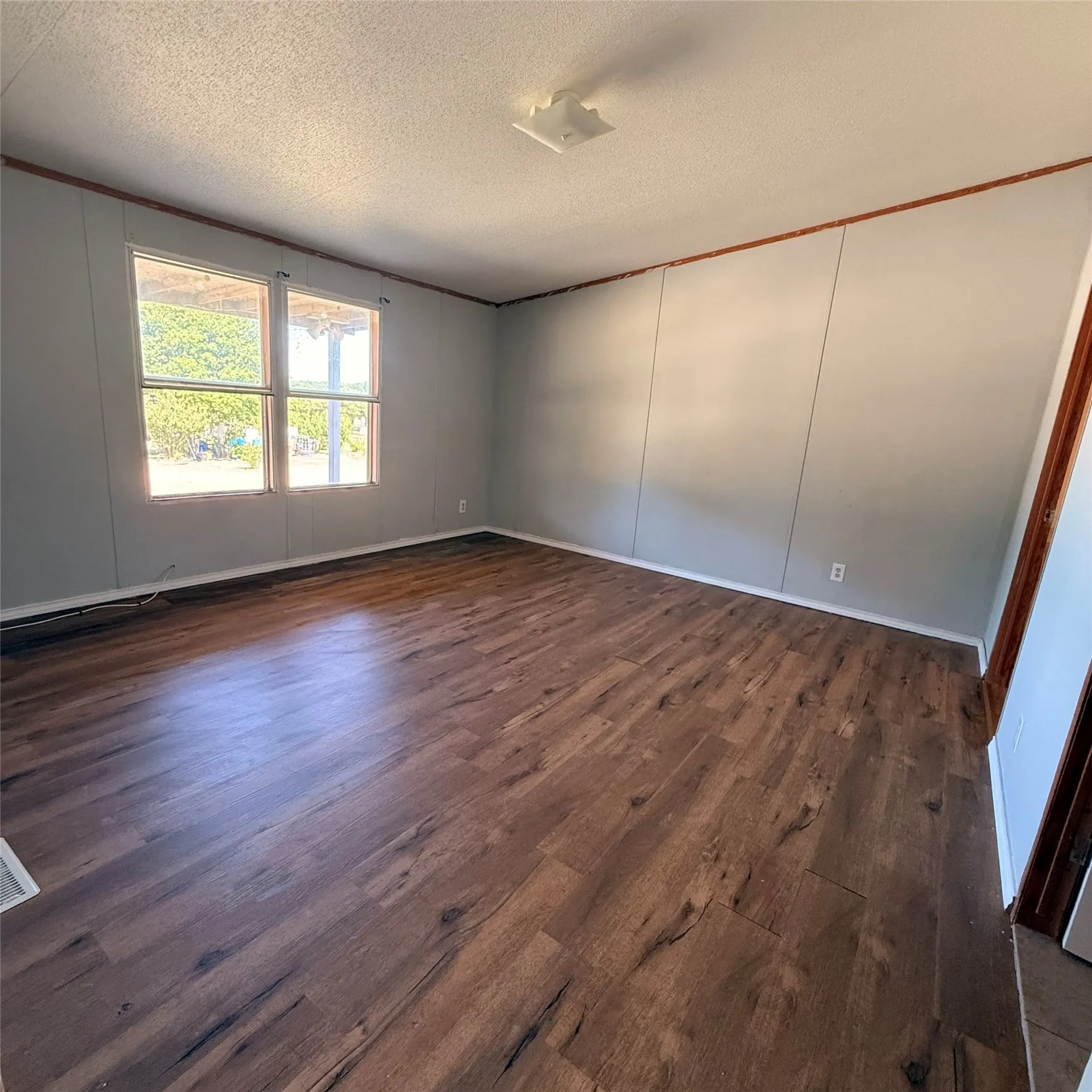 Mobile Home For Rent in Johnson County , 2012 Tepar Lane, Cleburne, Texas 76031, 3 Bedroom, 2 Bathroom, Garage spaces, 1,344 Sqft, built in 2004, mls#21411334, Real Estate Agent in Cleburne, Homes For Rent in Johnson county, Homes For Rent in Cleburne, Realtor in Cleburne Texas, Real Estate Brokerage Independent Realty Texas, Luminita Cordes Realtor