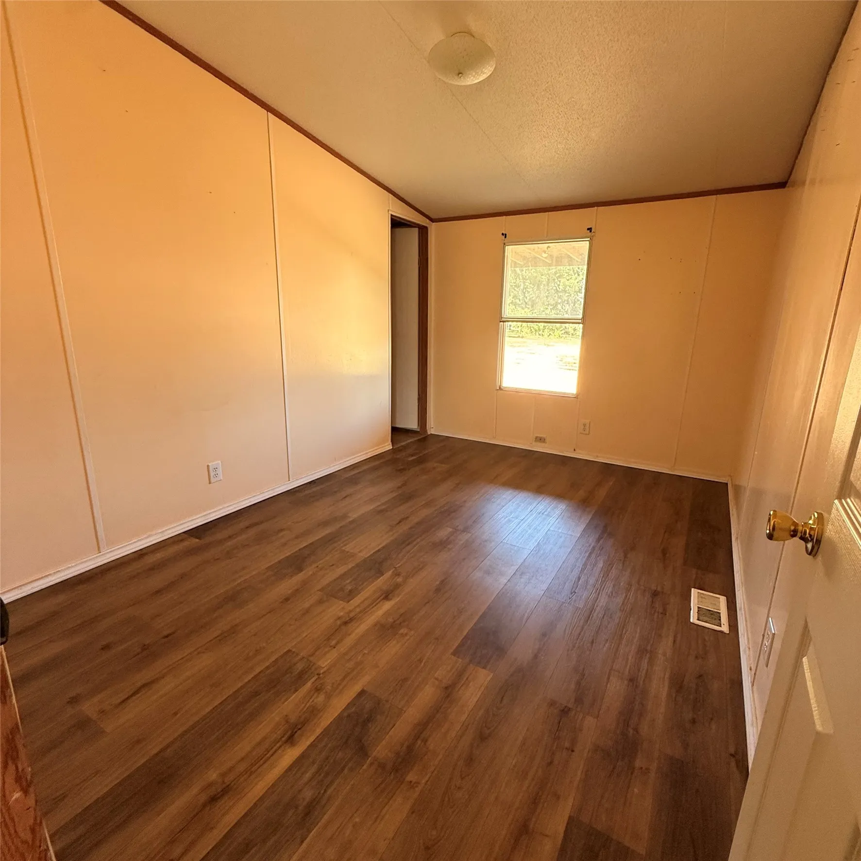 Mobile Home For Rent in Johnson County , 2012 Tepar Lane, Cleburne, Texas 76031, 3 Bedroom, 2 Bathroom, Garage spaces, 1,344 Sqft, built in 2004, mls#21411334, Real Estate Agent in Cleburne, Homes For Rent in Johnson county, Homes For Rent in Cleburne, Realtor in Cleburne Texas, Real Estate Brokerage Independent Realty Texas, Luminita Cordes Realtor