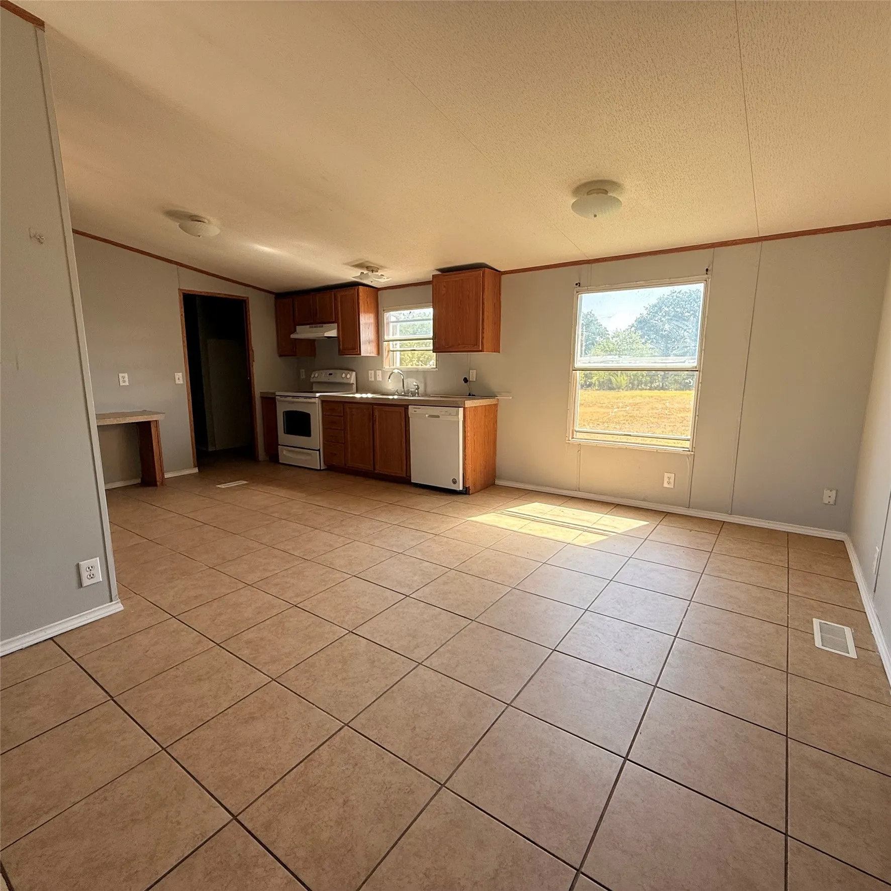 Mobile Home For Rent in Johnson County , 2012 Tepar Lane, Cleburne, Texas 76031, 3 Bedroom, 2 Bathroom, Garage spaces, 1,344 Sqft, built in 2004, mls#21411334, Real Estate Agent in Cleburne, Homes For Rent in Johnson county, Homes For Rent in Cleburne, Realtor in Cleburne Texas, Real Estate Brokerage Independent Realty Texas, Luminita Cordes Realtor