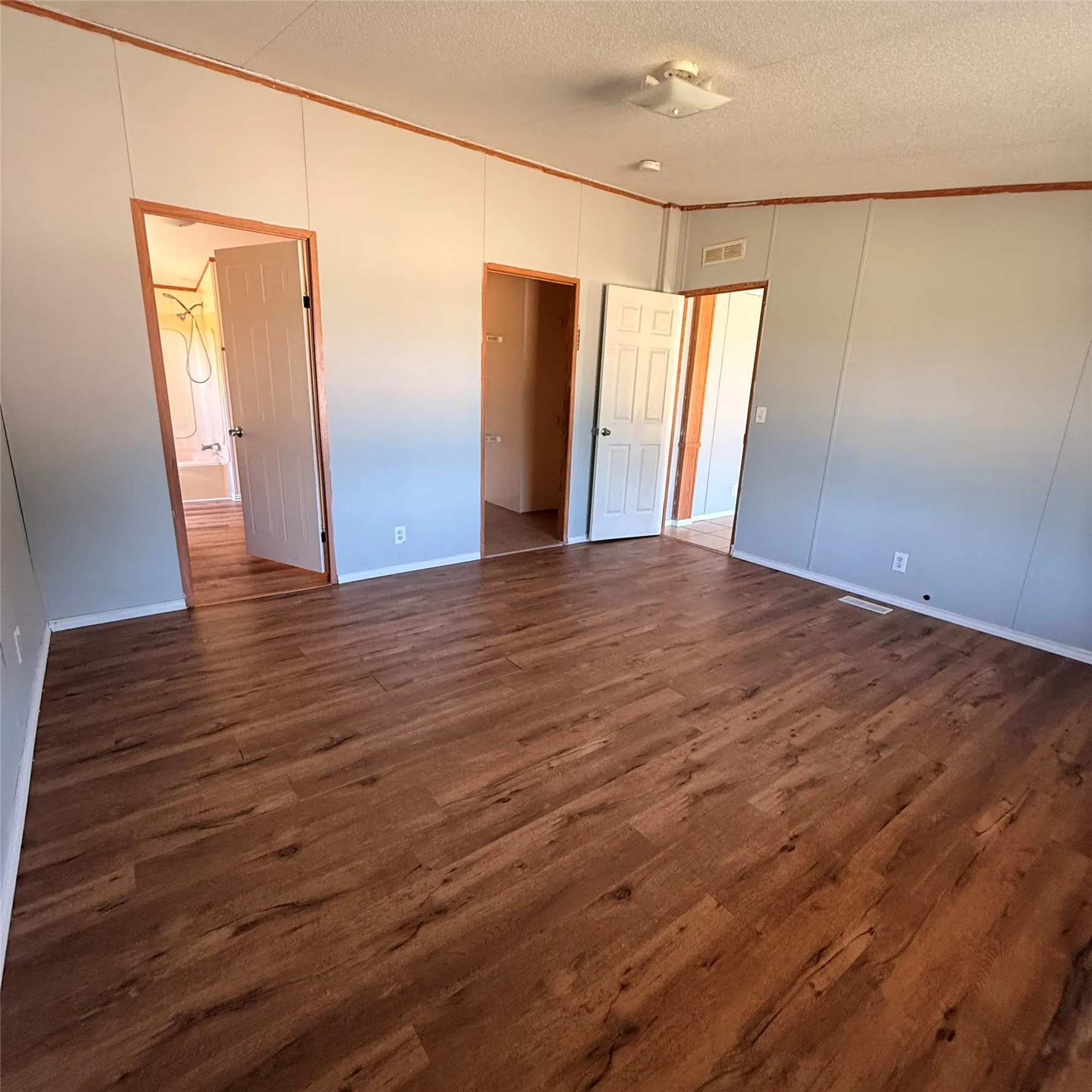 Mobile Home For Rent in Johnson County , 2012 Tepar Lane, Cleburne, Texas 76031, 3 Bedroom, 2 Bathroom, Garage spaces, 1,344 Sqft, built in 2004, mls#21411334, Real Estate Agent in Cleburne, Homes For Rent in Johnson county, Homes For Rent in Cleburne, Realtor in Cleburne Texas, Real Estate Brokerage Independent Realty Texas, Luminita Cordes Realtor