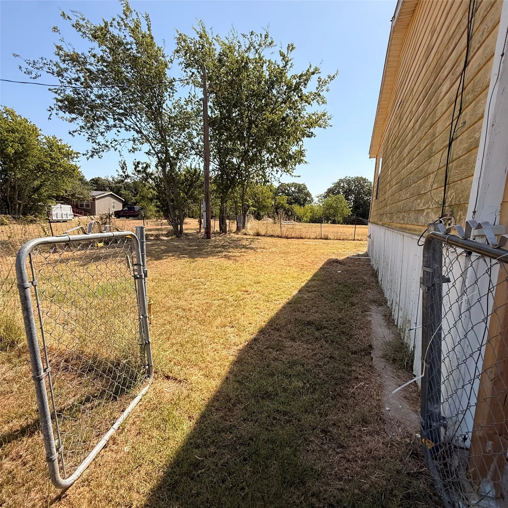Mobile Home For Rent in Johnson County , 2012 Tepar Lane, Cleburne, Texas 76031, 3 Bedroom, 2 Bathroom, Garage spaces, 1,344 Sqft, built in 2004, mls#21411334, Real Estate Agent in Cleburne, Homes For Rent in Johnson county, Homes For Rent in Cleburne, Realtor in Cleburne Texas, Real Estate Brokerage Independent Realty Texas, Luminita Cordes Realtor