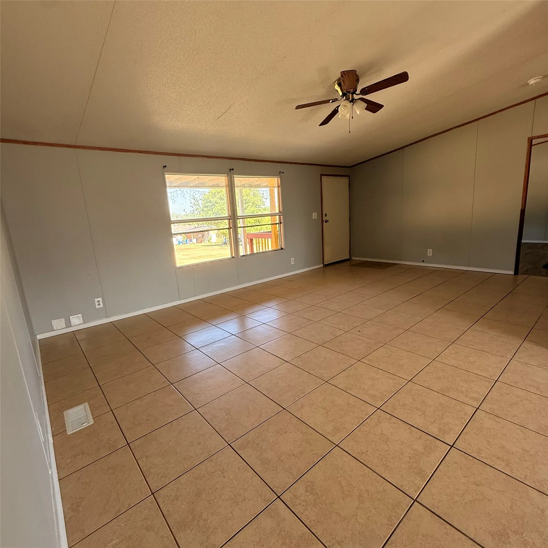 Mobile Home For Rent in Johnson County , 2012 Tepar Lane, Cleburne, Texas 76031, 3 Bedroom, 2 Bathroom, Garage spaces, 1,344 Sqft, built in 2004, mls#21411334, Real Estate Agent in Cleburne, Homes For Rent in Johnson county, Homes For Rent in Cleburne, Realtor in Cleburne Texas, Real Estate Brokerage Independent Realty Texas, Luminita Cordes Realtor