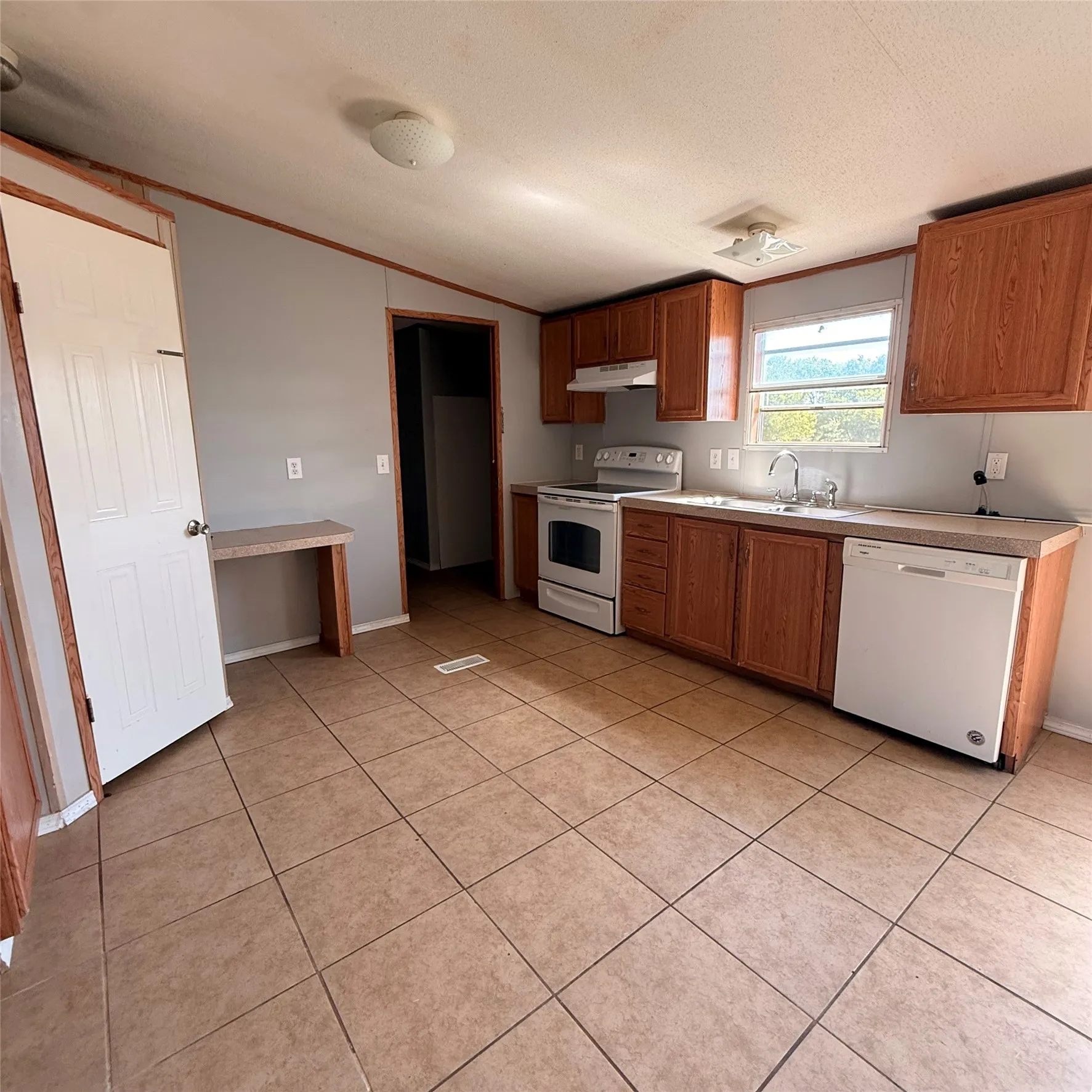 Mobile Home For Rent in Johnson County , 2012 Tepar Lane, Cleburne, Texas 76031, 3 Bedroom, 2 Bathroom, Garage spaces, 1,344 Sqft, built in 2004, mls#21411334, Real Estate Agent in Cleburne, Homes For Rent in Johnson county, Homes For Rent in Cleburne, Realtor in Cleburne Texas, Real Estate Brokerage Independent Realty Texas, Luminita Cordes Realtor