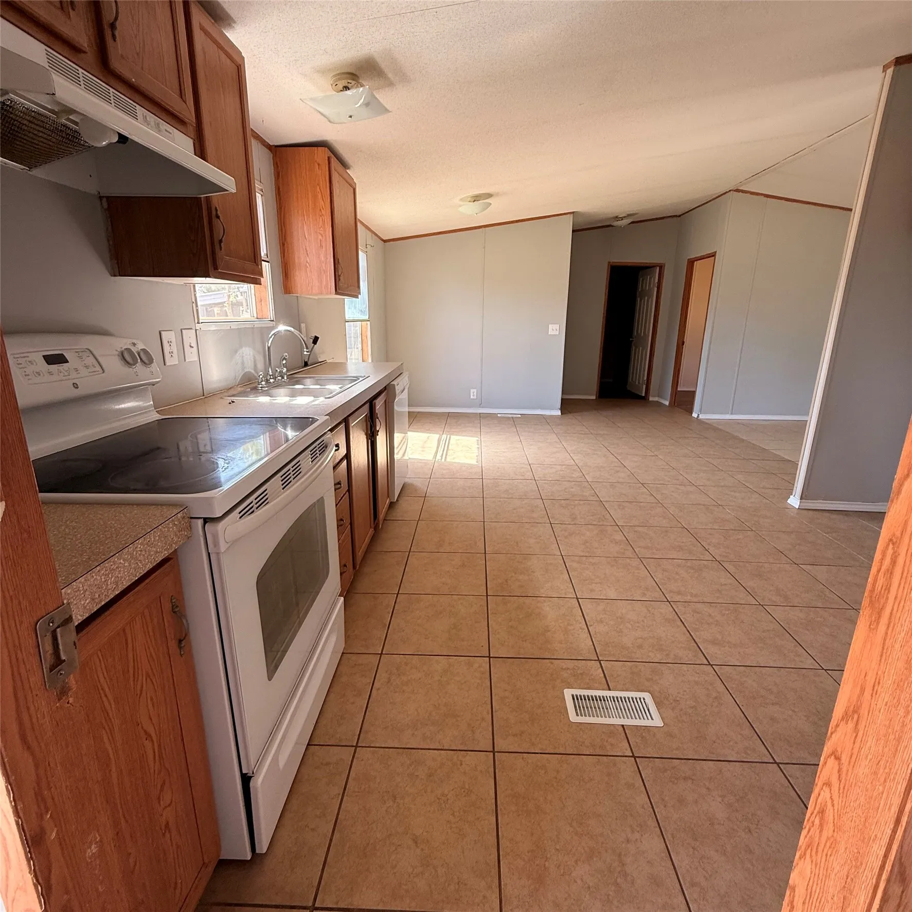 Mobile Home For Rent in Johnson County , 2012 Tepar Lane, Cleburne, Texas 76031, 3 Bedroom, 2 Bathroom, Garage spaces, 1,344 Sqft, built in 2004, mls#21411334, Real Estate Agent in Cleburne, Homes For Rent in Johnson county, Homes For Rent in Cleburne, Realtor in Cleburne Texas, Real Estate Brokerage Independent Realty Texas, Luminita Cordes Realtor