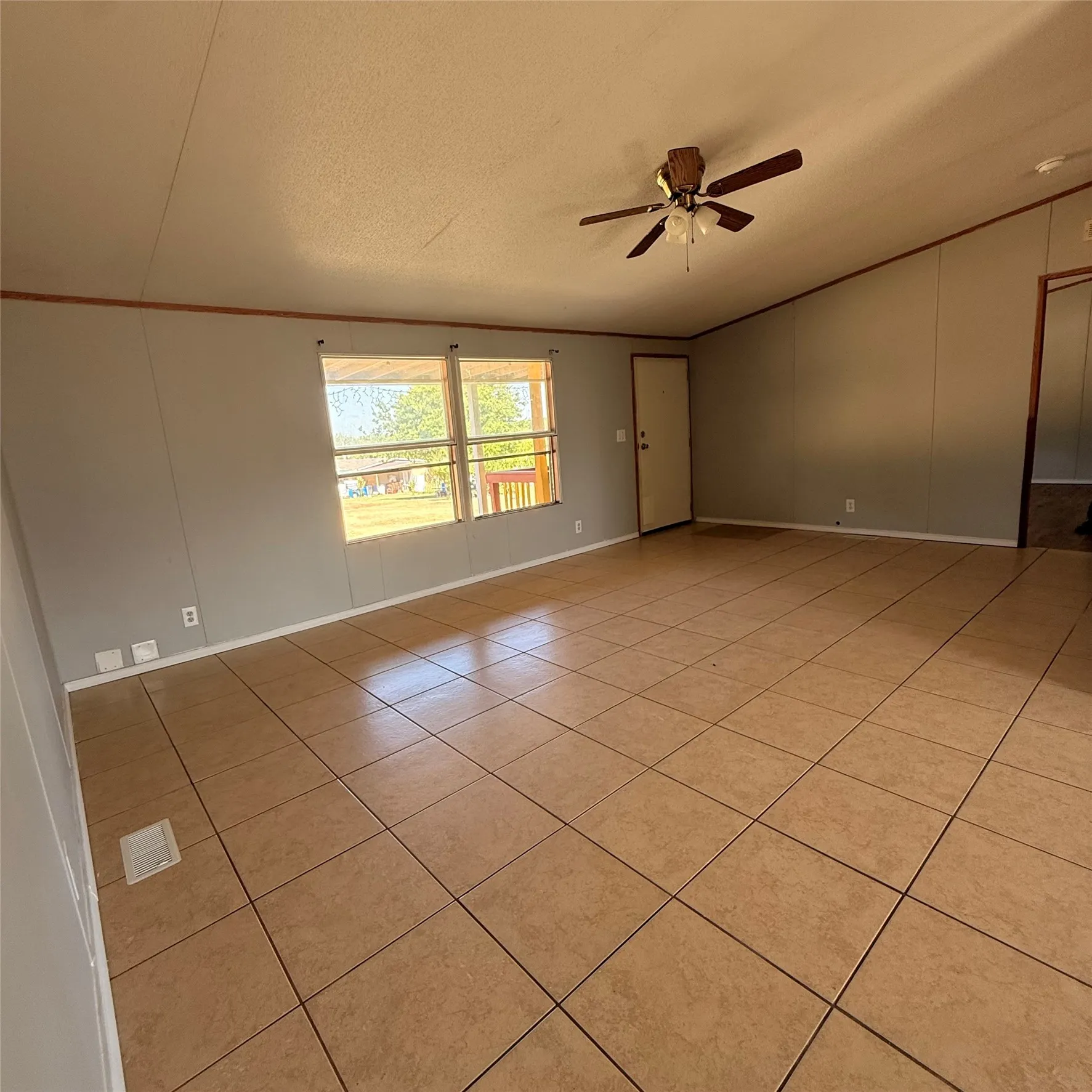 Mobile Home For Rent in Johnson County , 2012 Tepar Lane, Cleburne, Texas 76031, 3 Bedroom, 2 Bathroom, Garage spaces, 1,344 Sqft, built in 2004, mls#21411334, Real Estate Agent in Cleburne, Homes For Rent in Johnson county, Homes For Rent in Cleburne, Realtor in Cleburne Texas, Real Estate Brokerage Independent Realty Texas, Luminita Cordes Realtor