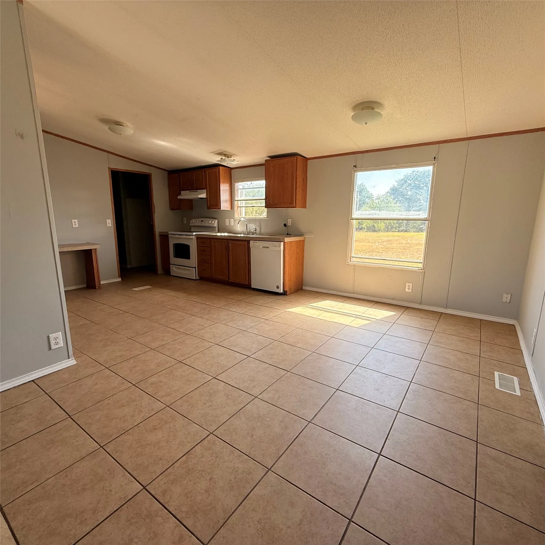 Mobile Home For Rent in Johnson County , 2012 Tepar Lane, Cleburne, Texas 76031, 3 Bedroom, 2 Bathroom, Garage spaces, 1,344 Sqft, built in 2004, mls#21411334, Real Estate Agent in Cleburne, Homes For Rent in Johnson county, Homes For Rent in Cleburne, Realtor in Cleburne Texas, Real Estate Brokerage Independent Realty Texas, Luminita Cordes Realtor