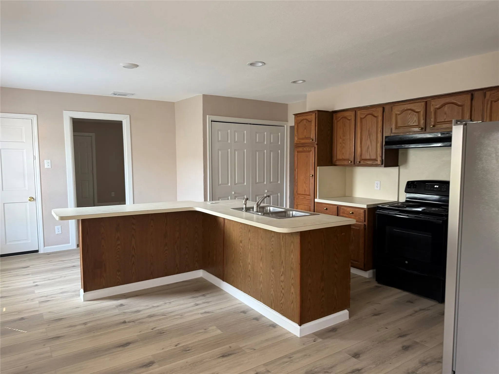 Single Family Residence For Rent in Dallas County , 1207 Tarpley Avenue, Dallas, Texas 75211, 3 Bedroom, 2 Bathroom, Garage spaces, 1,388 Sqft, built in 1948, mls#21411185, Real Estate Agent in Dallas, Homes For Rent in Dallas county, Homes For Rent in Dallas, Realtor in Dallas Texas, Real Estate Brokerage Independent Realty Texas, Luminita Cordes Realtor
