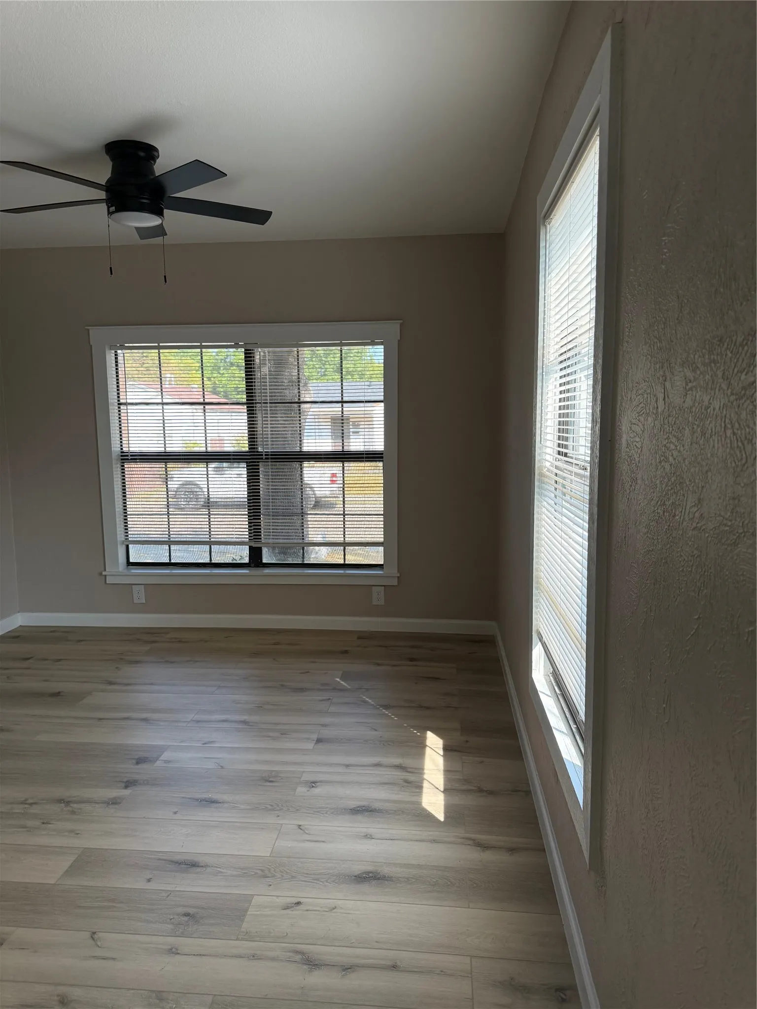 Single Family Residence For Rent in Dallas County , 1207 Tarpley Avenue, Dallas, Texas 75211, 3 Bedroom, 2 Bathroom, Garage spaces, 1,388 Sqft, built in 1948, mls#21411185, Real Estate Agent in Dallas, Homes For Rent in Dallas county, Homes For Rent in Dallas, Realtor in Dallas Texas, Real Estate Brokerage Independent Realty Texas, Luminita Cordes Realtor