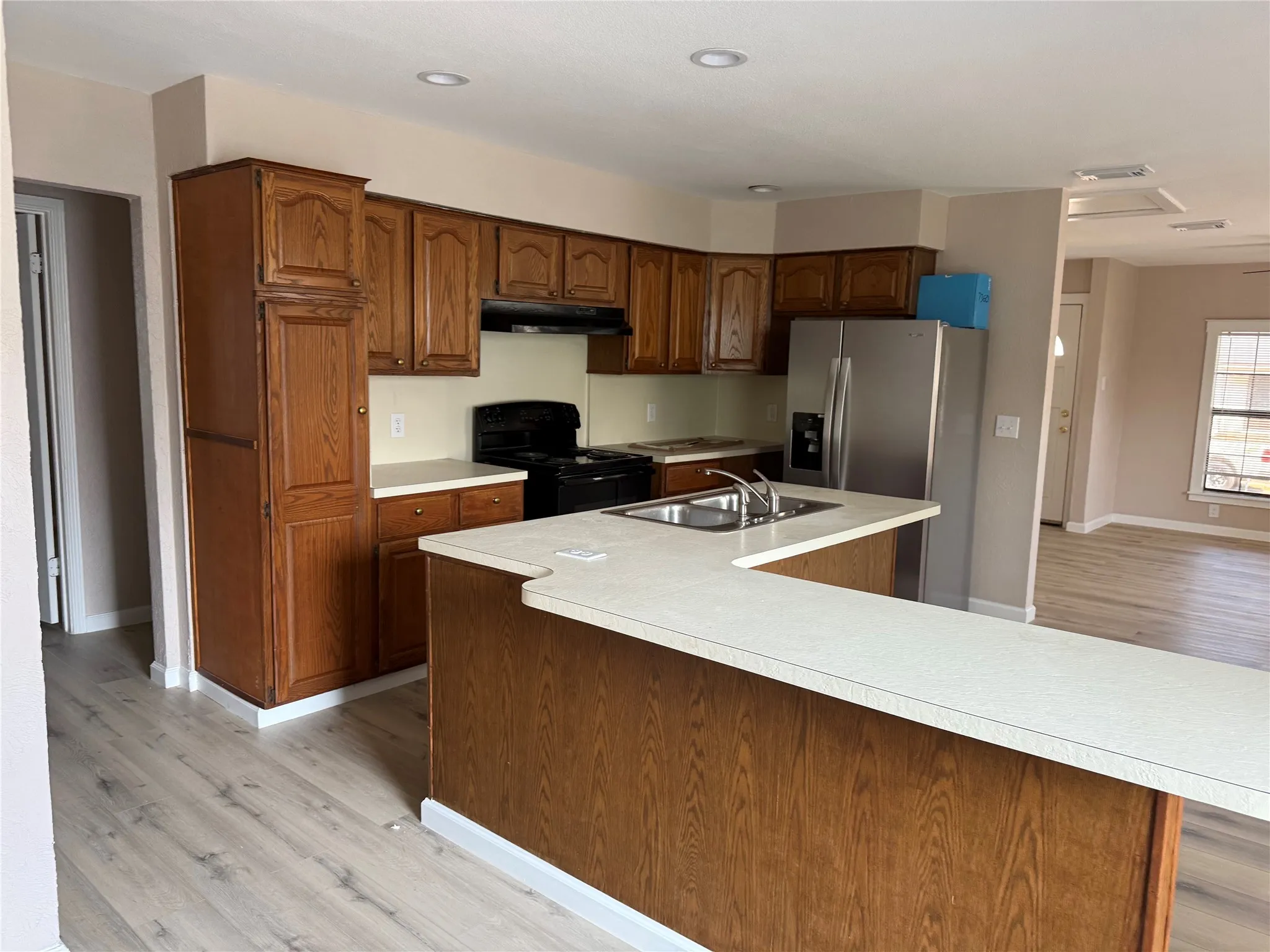 Single Family Residence For Rent in Dallas County , 1207 Tarpley Avenue, Dallas, Texas 75211, 3 Bedroom, 2 Bathroom, Garage spaces, 1,388 Sqft, built in 1948, mls#21411185, Real Estate Agent in Dallas, Homes For Rent in Dallas county, Homes For Rent in Dallas, Realtor in Dallas Texas, Real Estate Brokerage Independent Realty Texas, Luminita Cordes Realtor