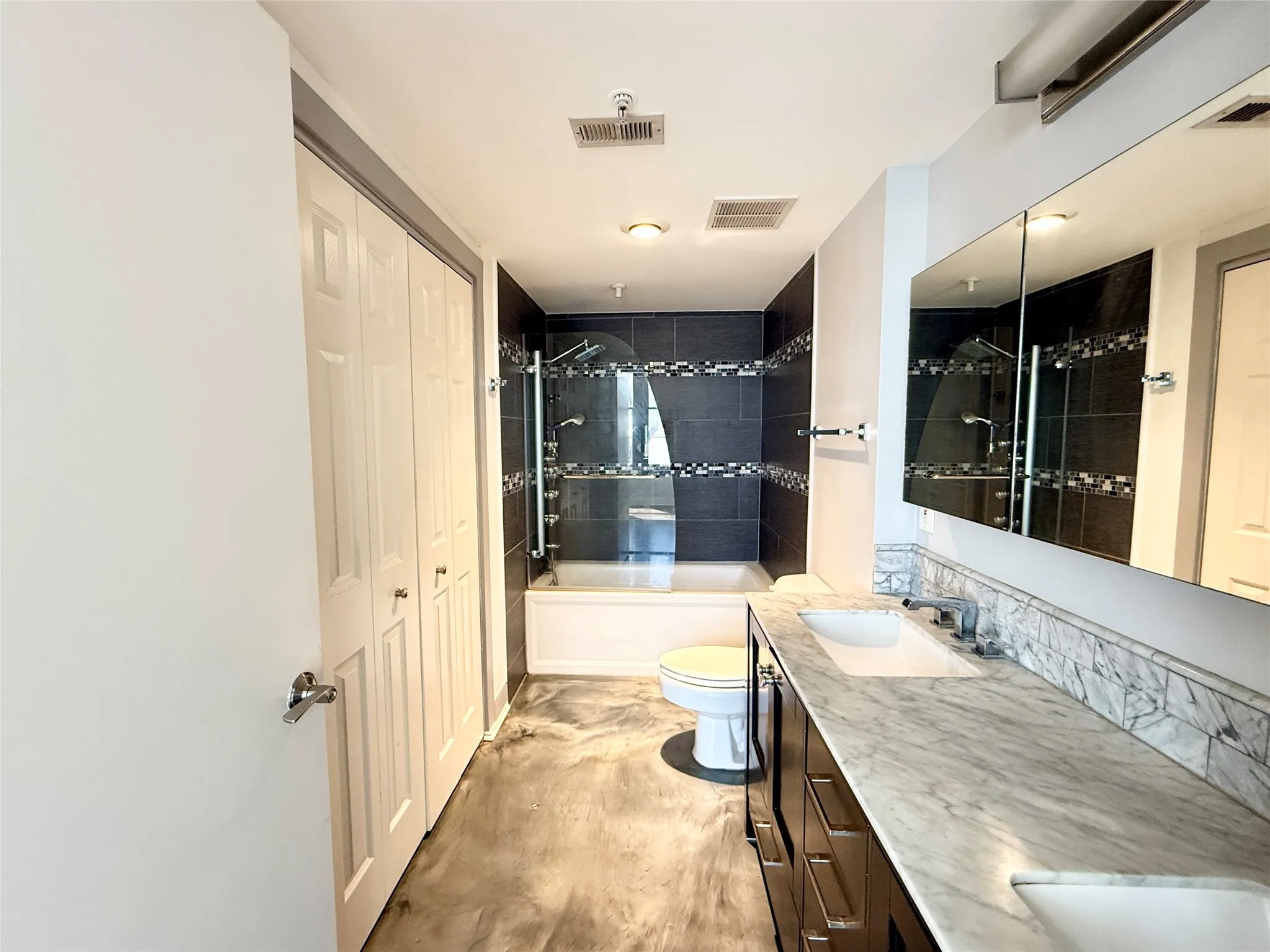 Condominium For Rent in Dallas County , 2502 Live Oak Street 128, Dallas, Texas 75204, 1 Bedroom, 1 Bathroom, 1 Garage spaces, 1,027 Sqft, built in 1998, mls#21413114, Real Estate Agent in Dallas, Homes For Rent in Dallas county, Homes For Rent in Dallas, Realtor in Dallas Texas, Real Estate Brokerage Independent Realty Texas, Luminita Cordes Realtor