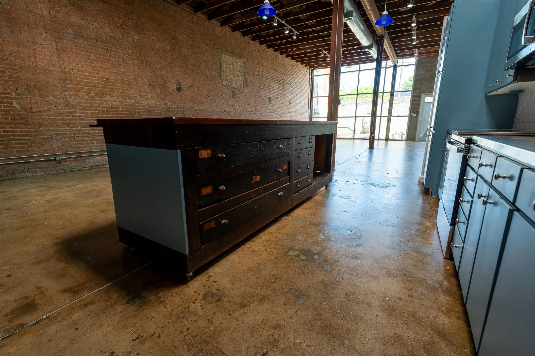 Business For Rent in Dallas County , 3012 Canton Street, Dallas, Texas 75226, 0, 0, Garage spaces, 0 Sqft, built in 1940, mls#21412992, Real Estate Agent in Dallas, Homes For Rent in Dallas county, Homes For Rent in Dallas, Realtor in Dallas Texas, Real Estate Brokerage Independent Realty Texas, Luminita Cordes Realtor