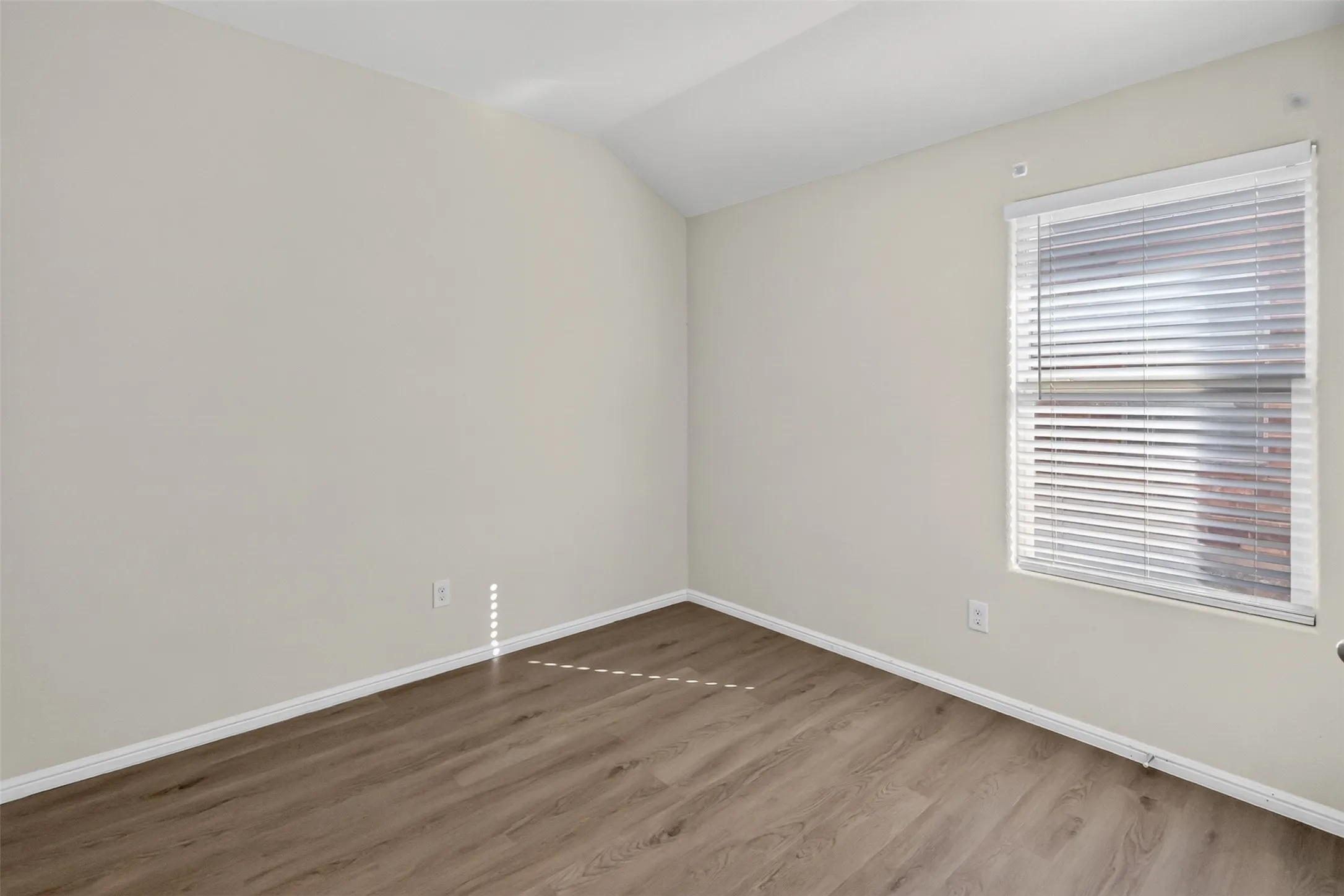 Single Family Residence For Rent in Tarrant County , 725 Gin Lake Trail, Fort Worth, Texas 76120, 4 Bedroom, 2 Bathroom, 2 Garage spaces, 1,802 Sqft, built in 2018, mls#21413119, Real Estate Agent in Fort Worth, Homes For Rent in Tarrant county, Homes For Rent in Fort Worth, Realtor in Fort Worth Texas, Real Estate Brokerage Independent Realty Texas, Luminita Cordes Realtor