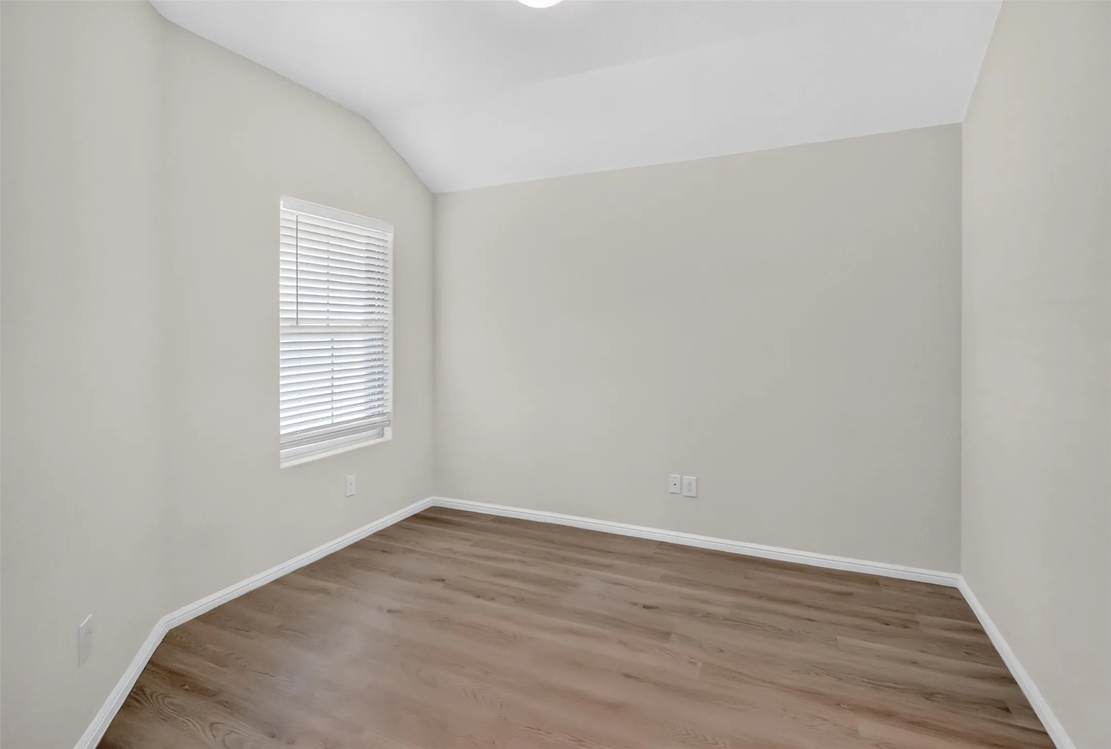 Single Family Residence For Rent in Tarrant County , 725 Gin Lake Trail, Fort Worth, Texas 76120, 4 Bedroom, 2 Bathroom, 2 Garage spaces, 1,802 Sqft, built in 2018, mls#21413119, Real Estate Agent in Fort Worth, Homes For Rent in Tarrant county, Homes For Rent in Fort Worth, Realtor in Fort Worth Texas, Real Estate Brokerage Independent Realty Texas, Luminita Cordes Realtor