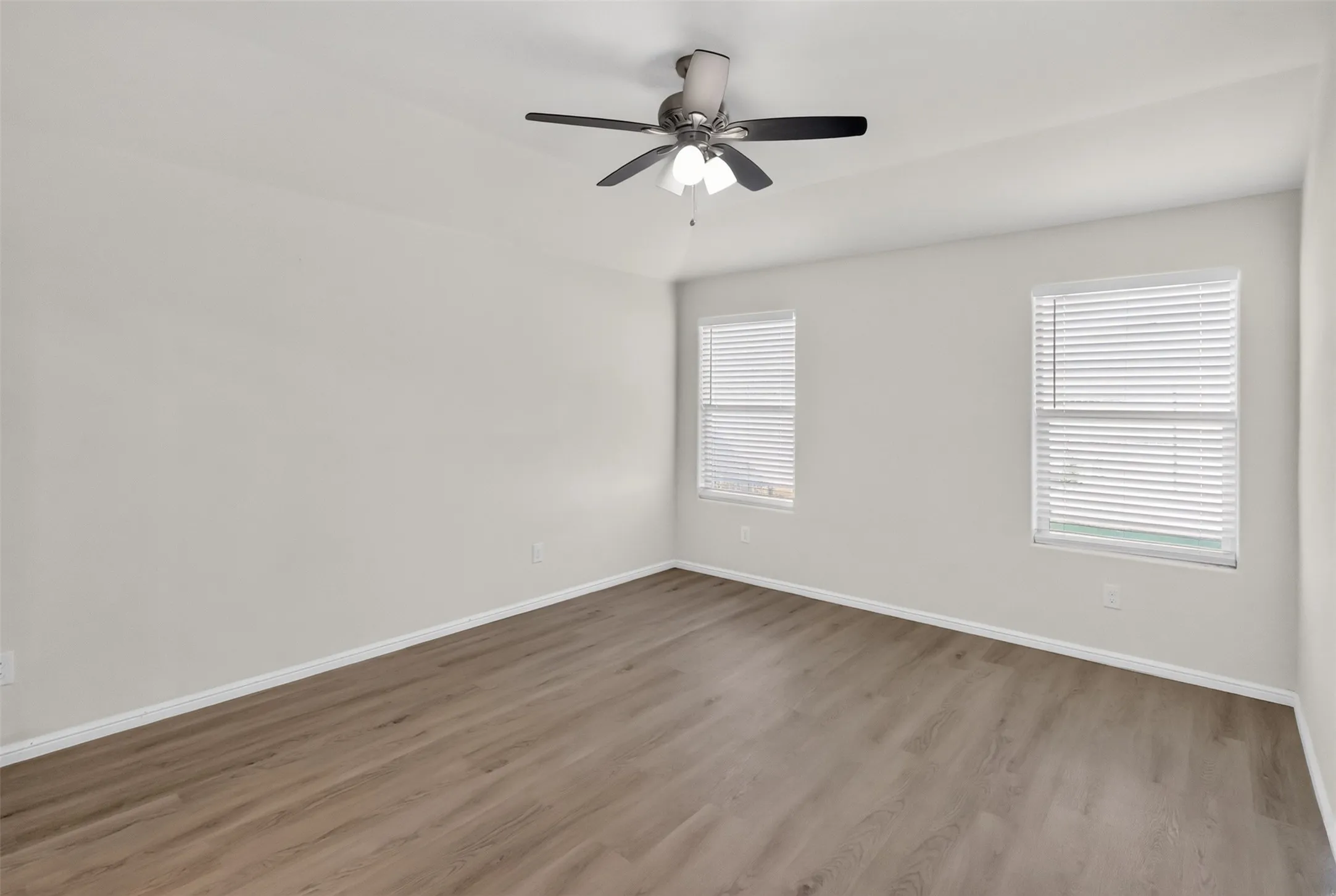 Single Family Residence For Rent in Tarrant County , 725 Gin Lake Trail, Fort Worth, Texas 76120, 4 Bedroom, 2 Bathroom, 2 Garage spaces, 1,802 Sqft, built in 2018, mls#21413119, Real Estate Agent in Fort Worth, Homes For Rent in Tarrant county, Homes For Rent in Fort Worth, Realtor in Fort Worth Texas, Real Estate Brokerage Independent Realty Texas, Luminita Cordes Realtor
