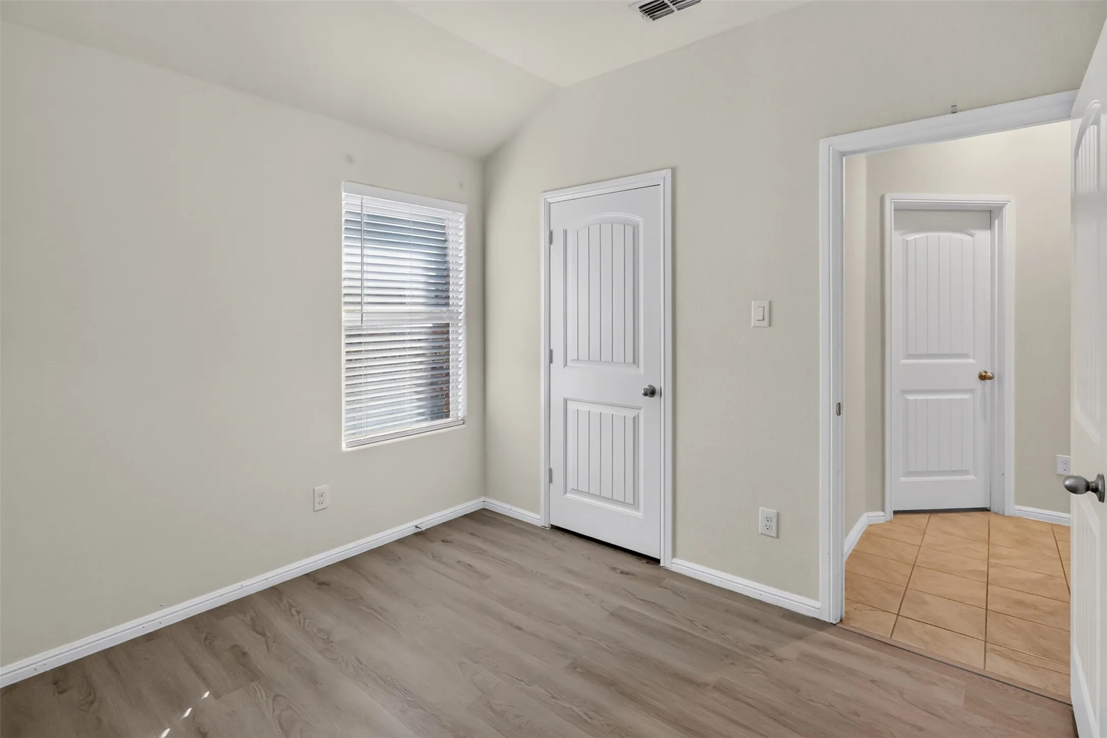 Single Family Residence For Rent in Tarrant County , 725 Gin Lake Trail, Fort Worth, Texas 76120, 4 Bedroom, 2 Bathroom, 2 Garage spaces, 1,802 Sqft, built in 2018, mls#21413119, Real Estate Agent in Fort Worth, Homes For Rent in Tarrant county, Homes For Rent in Fort Worth, Realtor in Fort Worth Texas, Real Estate Brokerage Independent Realty Texas, Luminita Cordes Realtor
